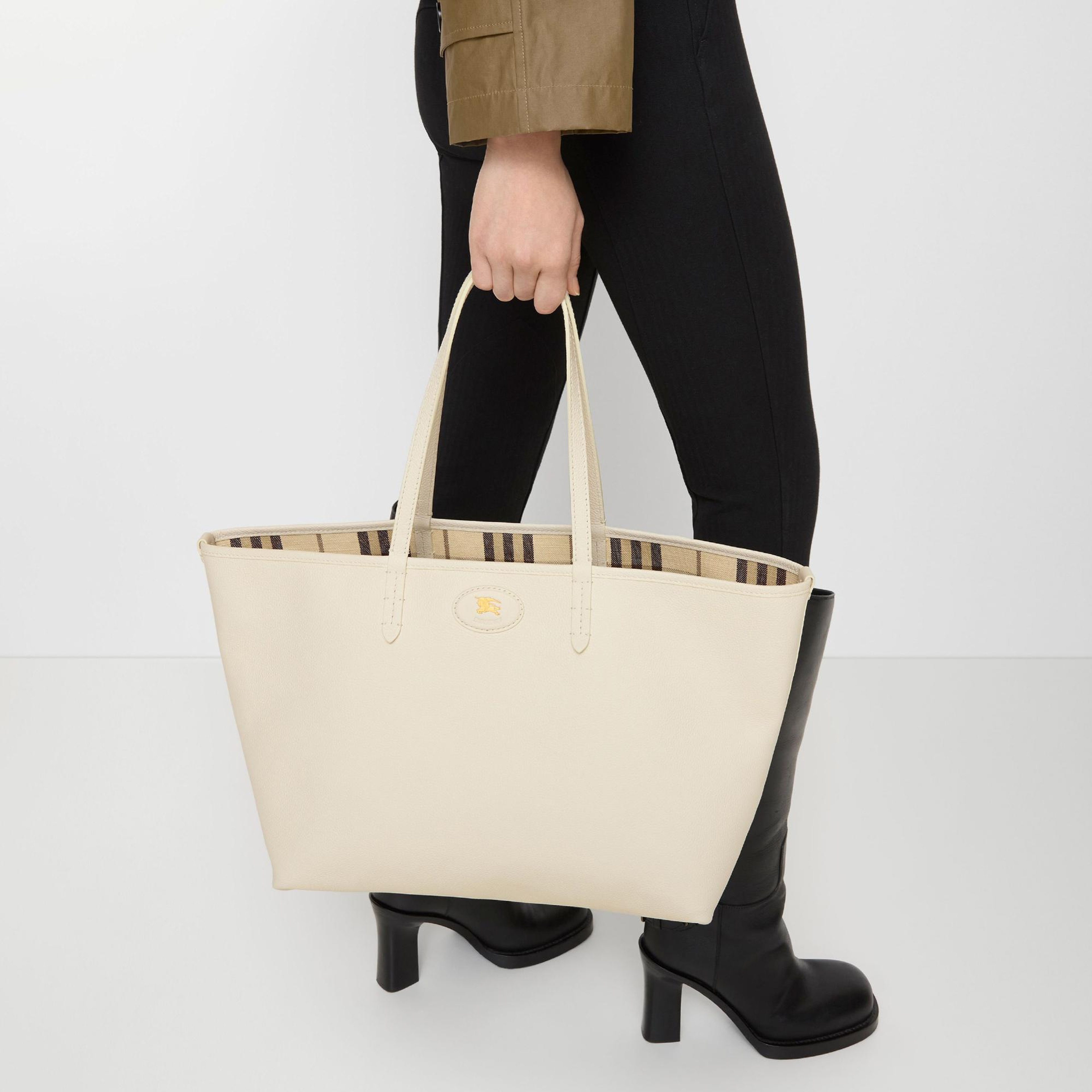 Burberry Reversıble Tote Kadın Bej Omuz Çantası