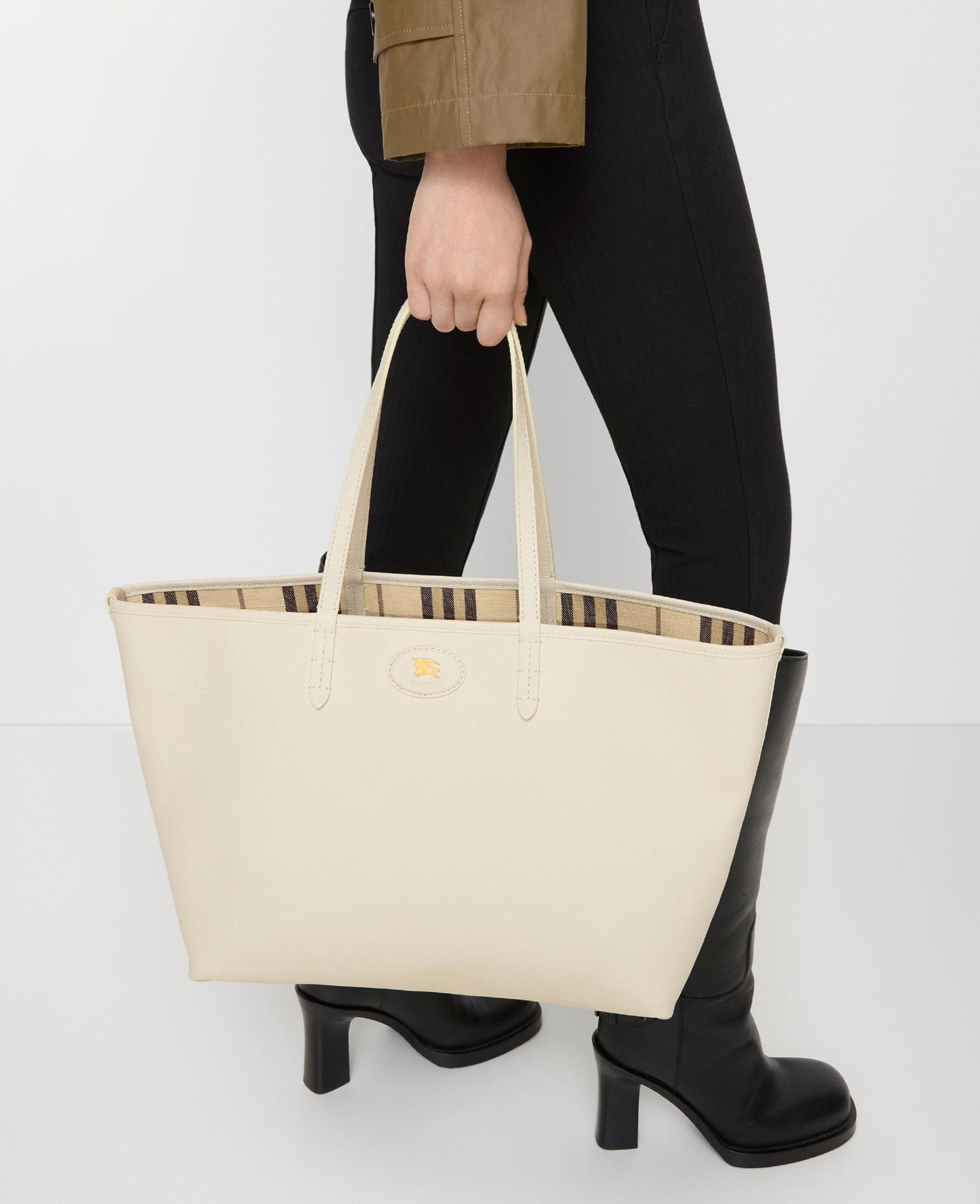 Burberry Reversıble Tote Kadın Bej Omuz Çantası