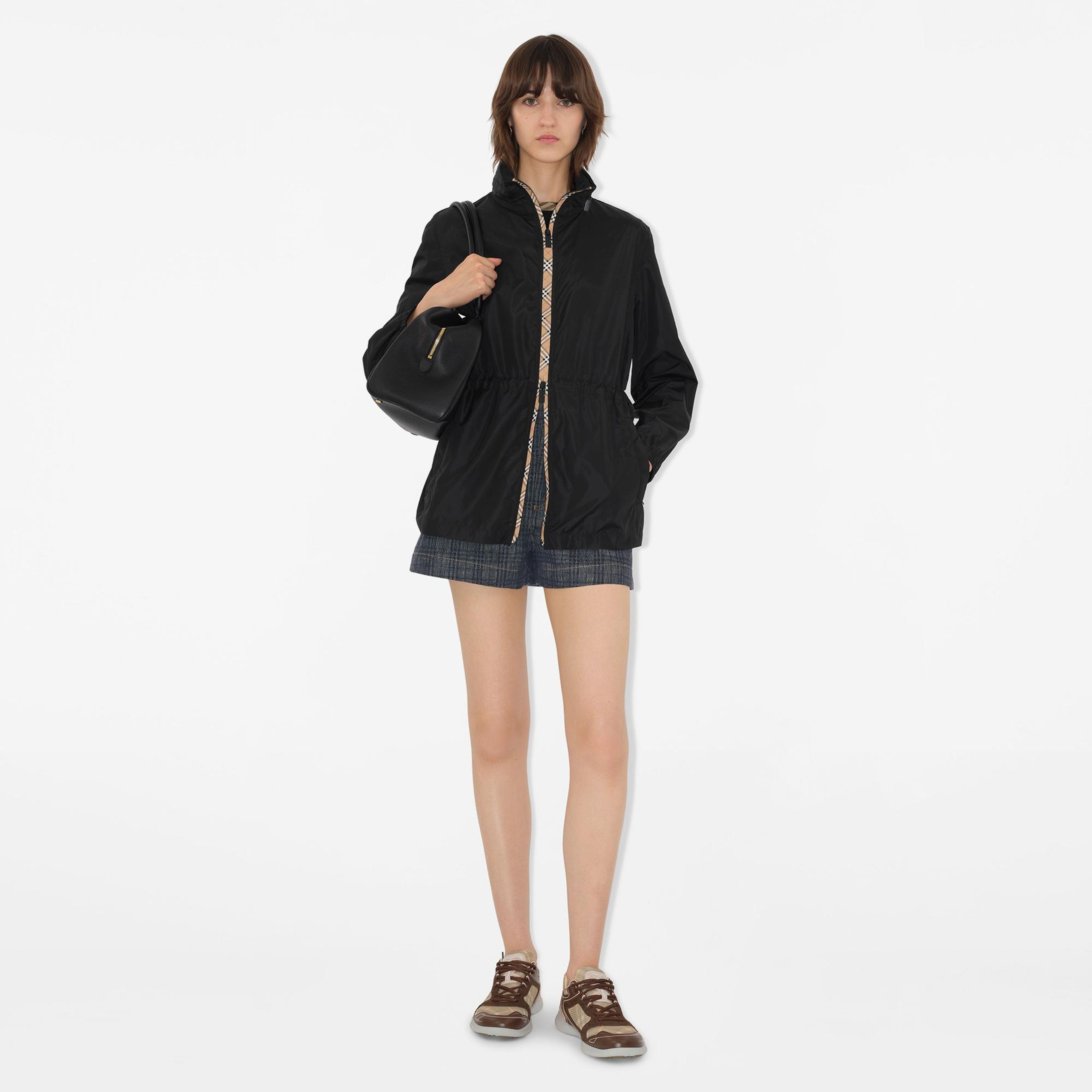 Burberry Kadın Siyah Mont