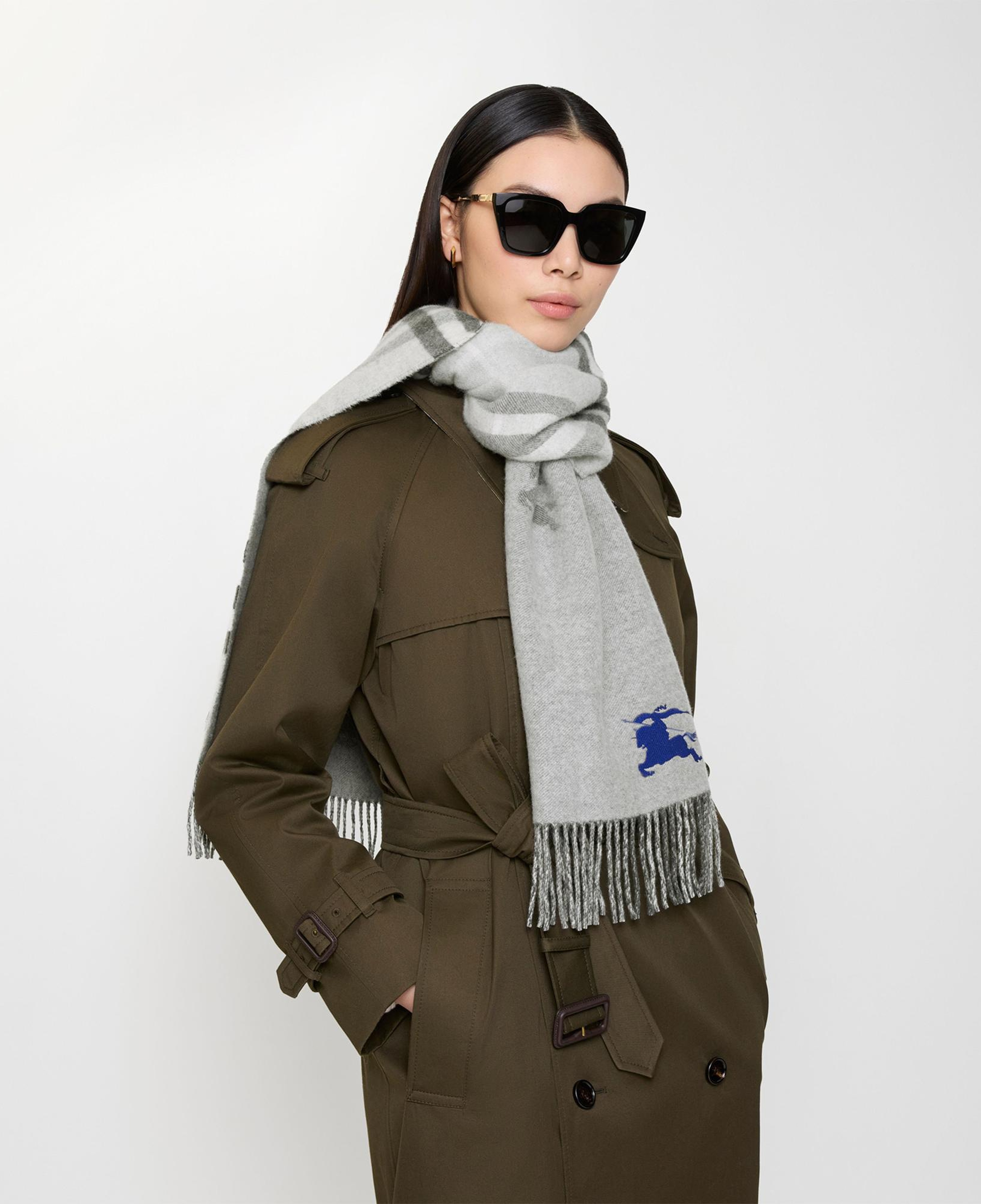 Burberry Ekd Jacq Kadın Gri Atkı