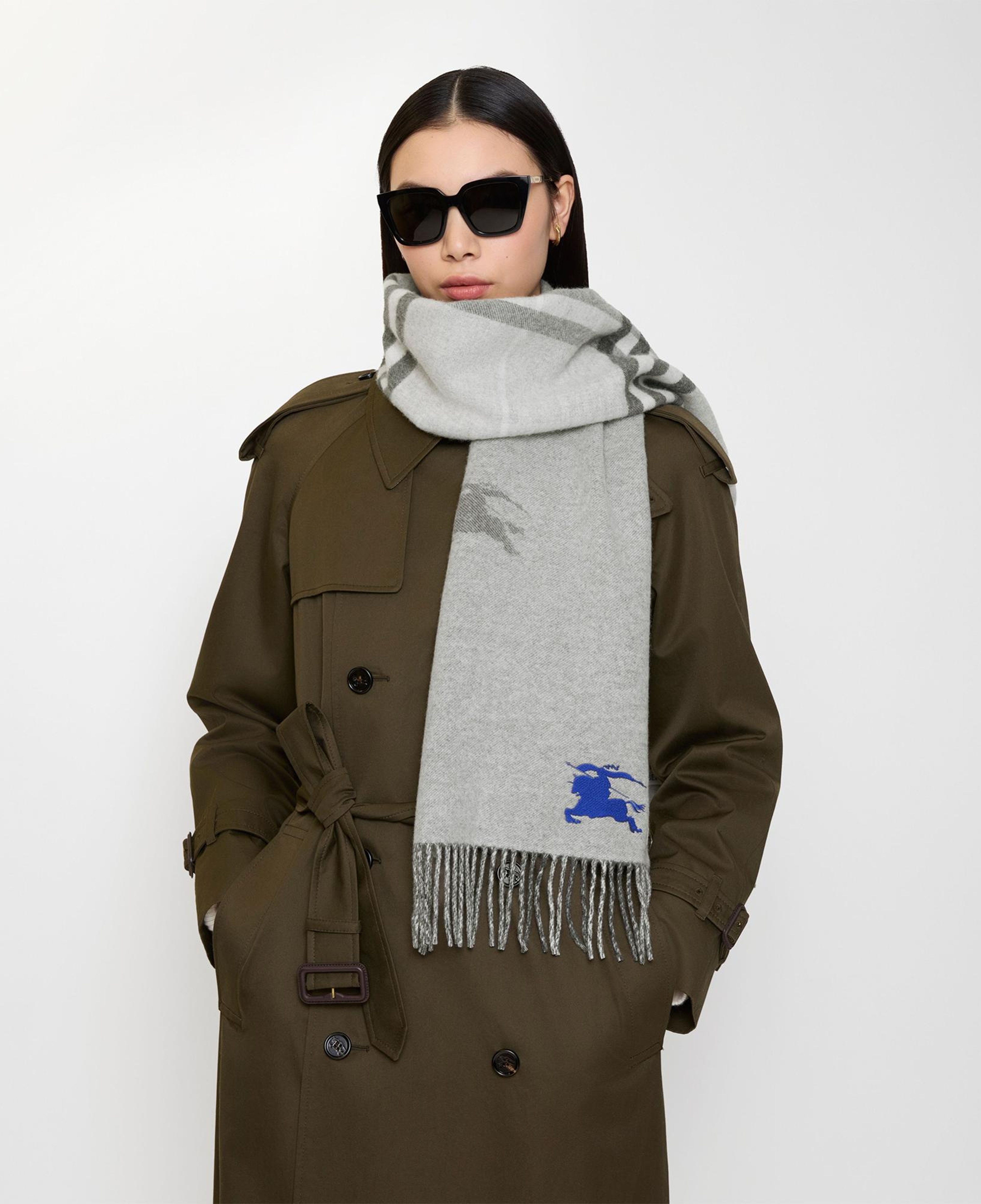 Burberry Ekd Jacq Kadın Gri Atkı