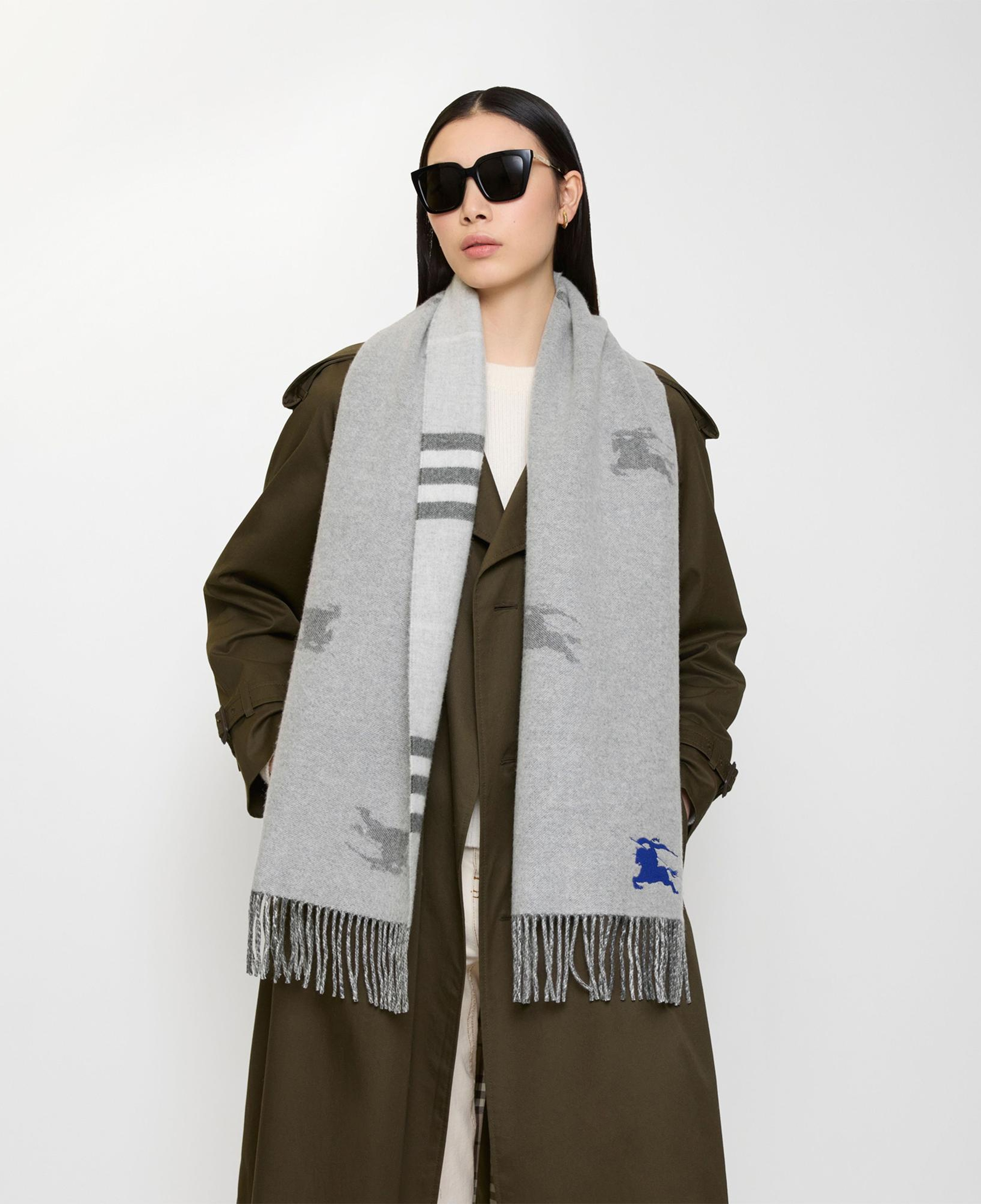 Burberry Ekd Jacq Kadın Gri Atkı