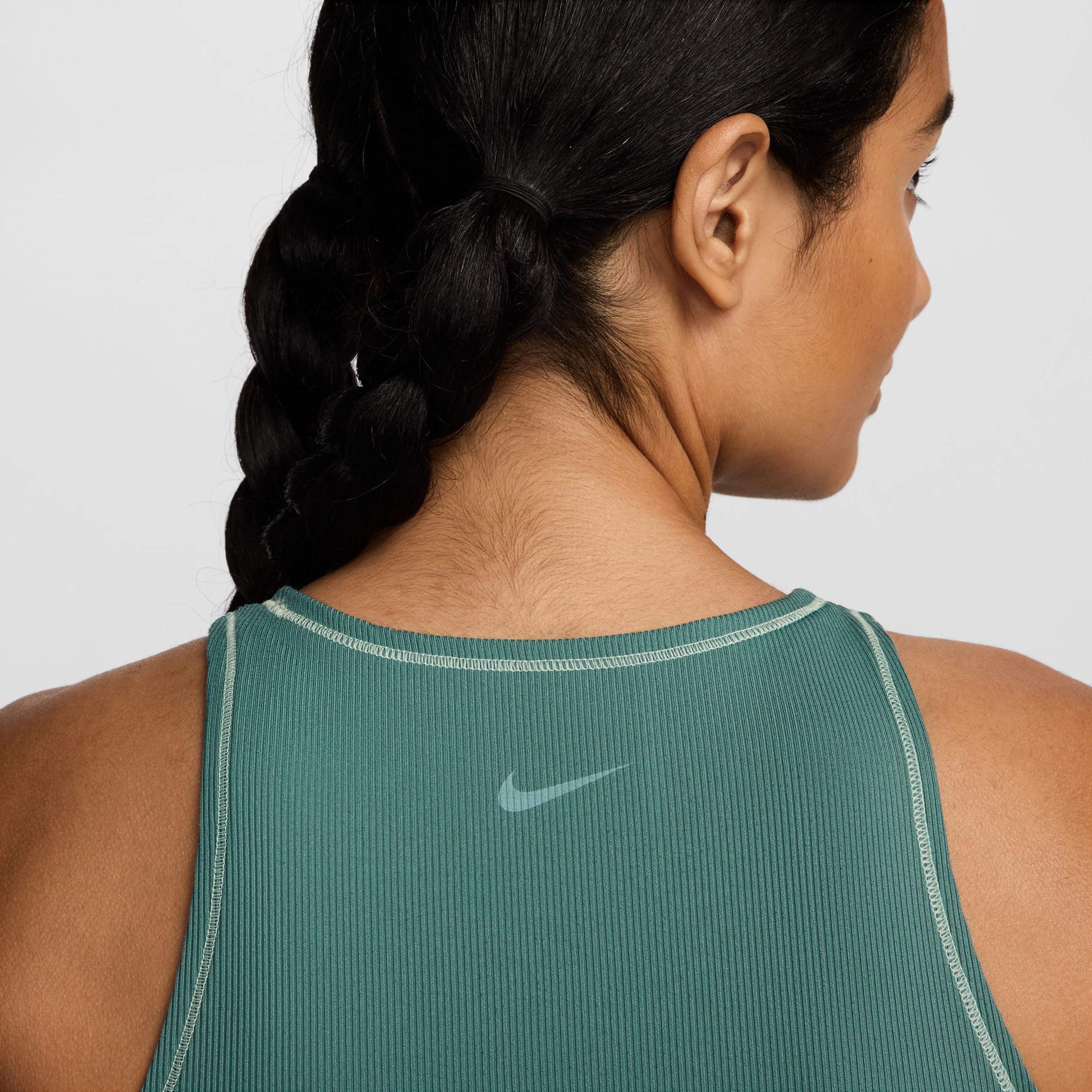 Nike One Fitted Kadın Yeşil Kolsuz T-Shirt