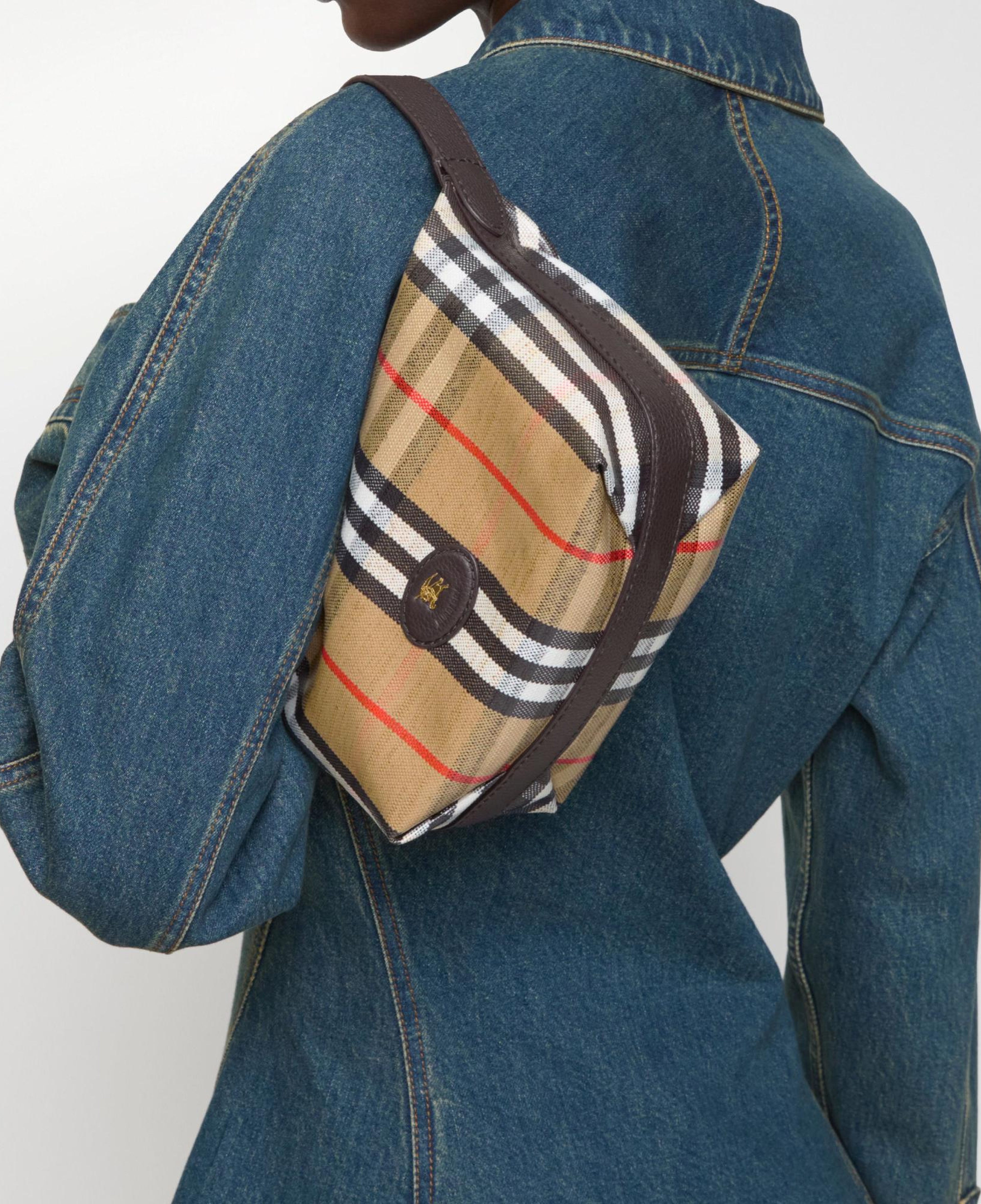 Burberry Hıghlands Duffle Kadın Bej Omuz Çantası