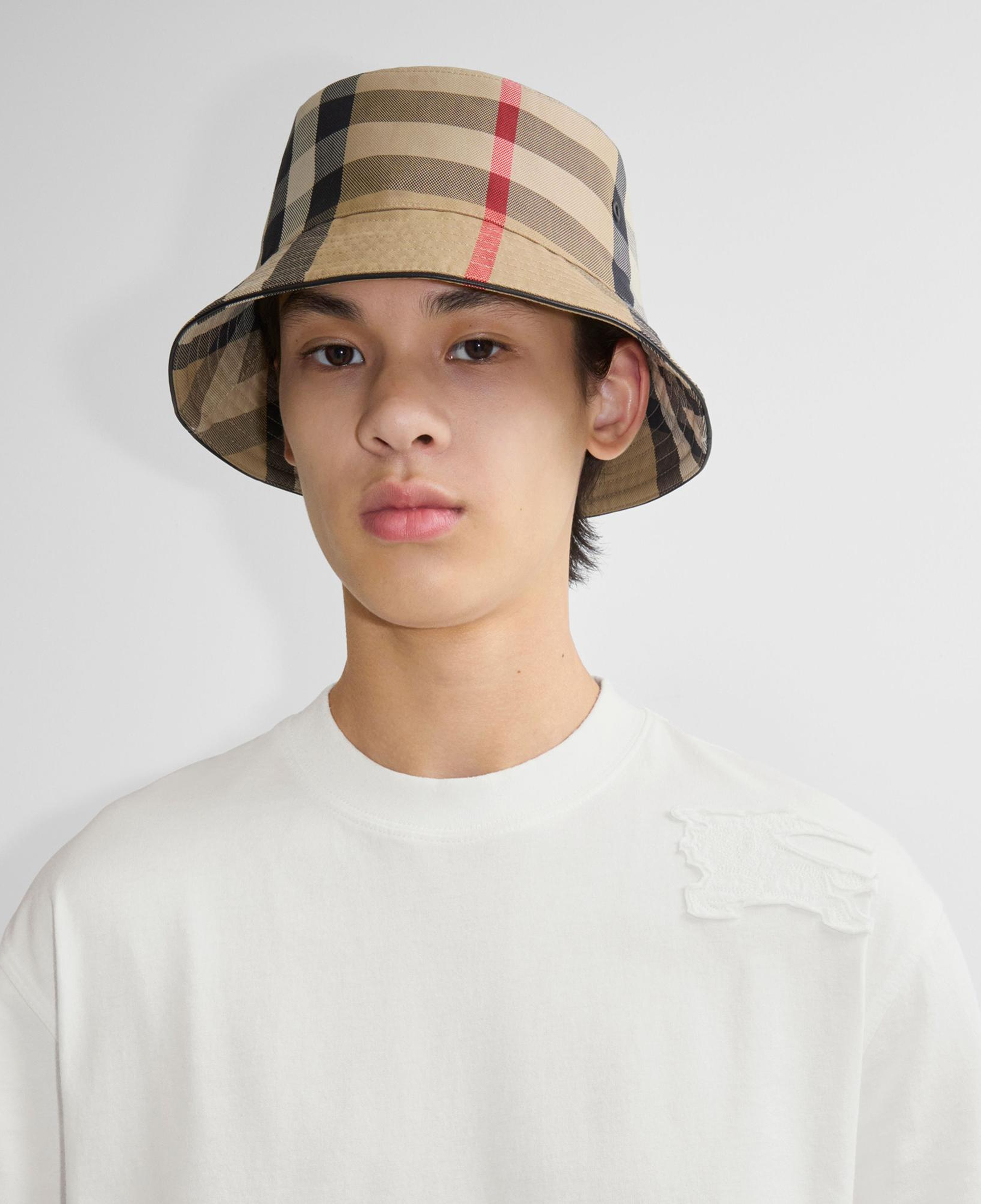 Burberry Exaggerated Cotton Bucket Erkek Bej Şapka