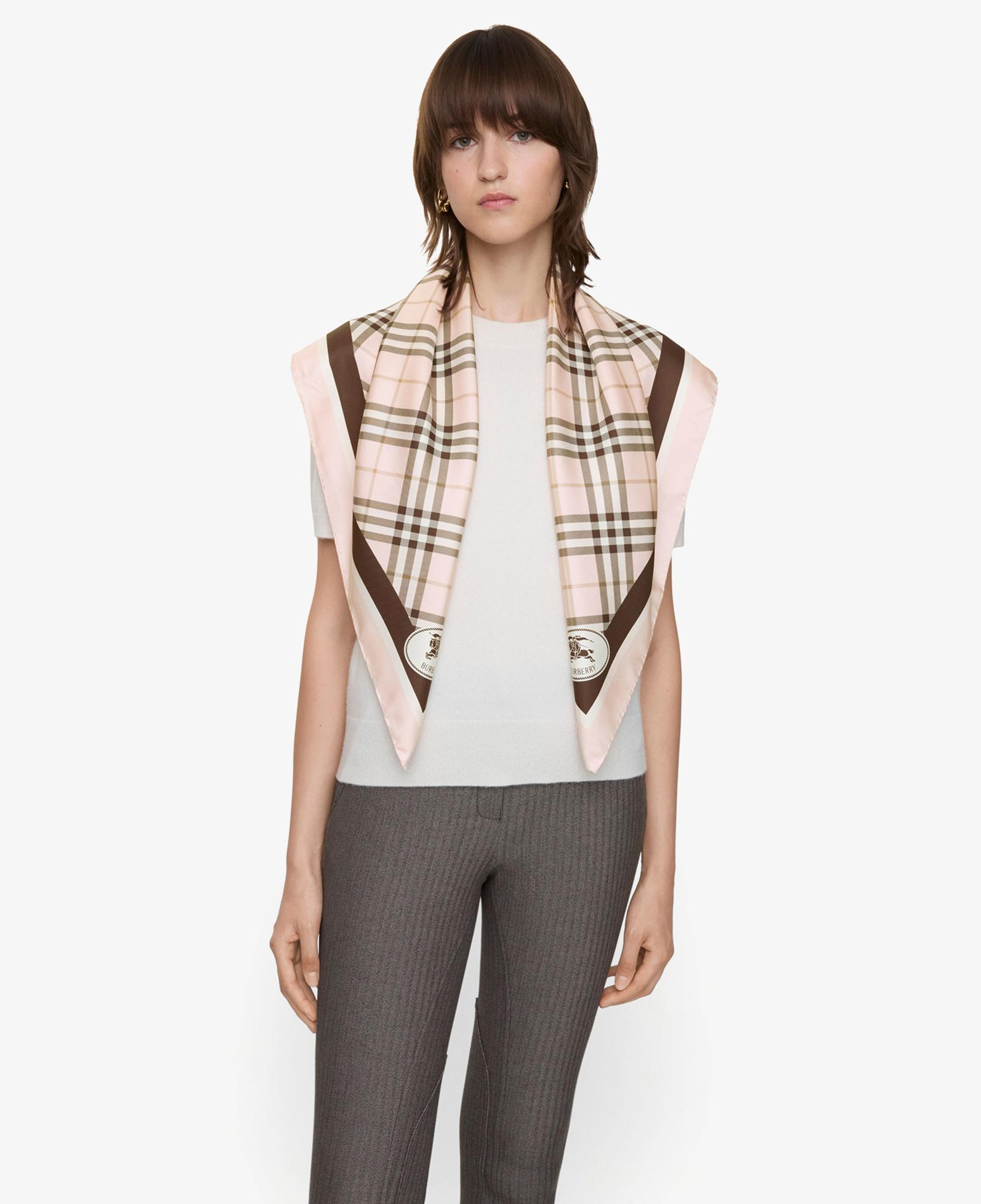 Burberry Med Check Border Kadın Pembe Eşarp