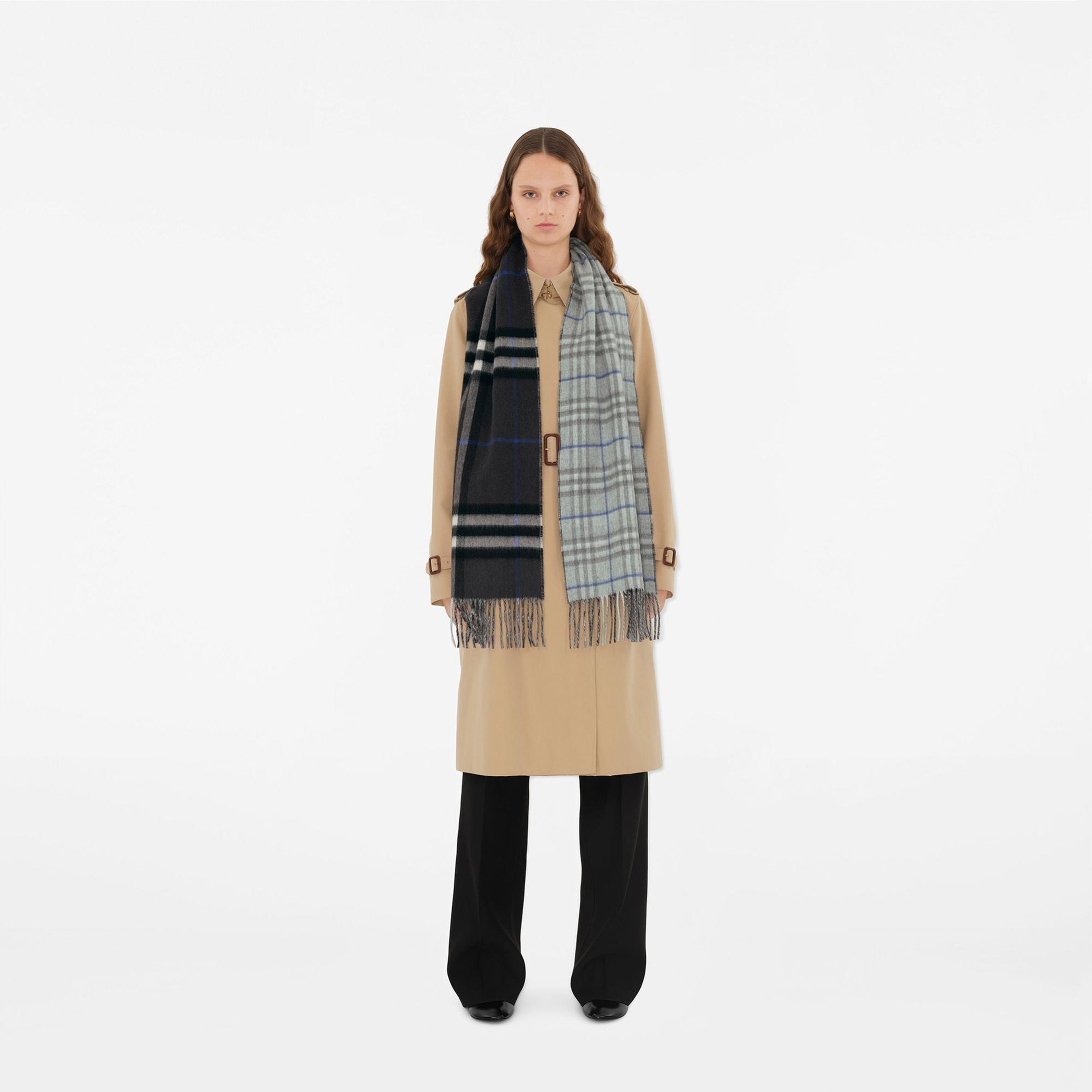Burberry Reversible Check Kaşmir Kadın Gri Atkı