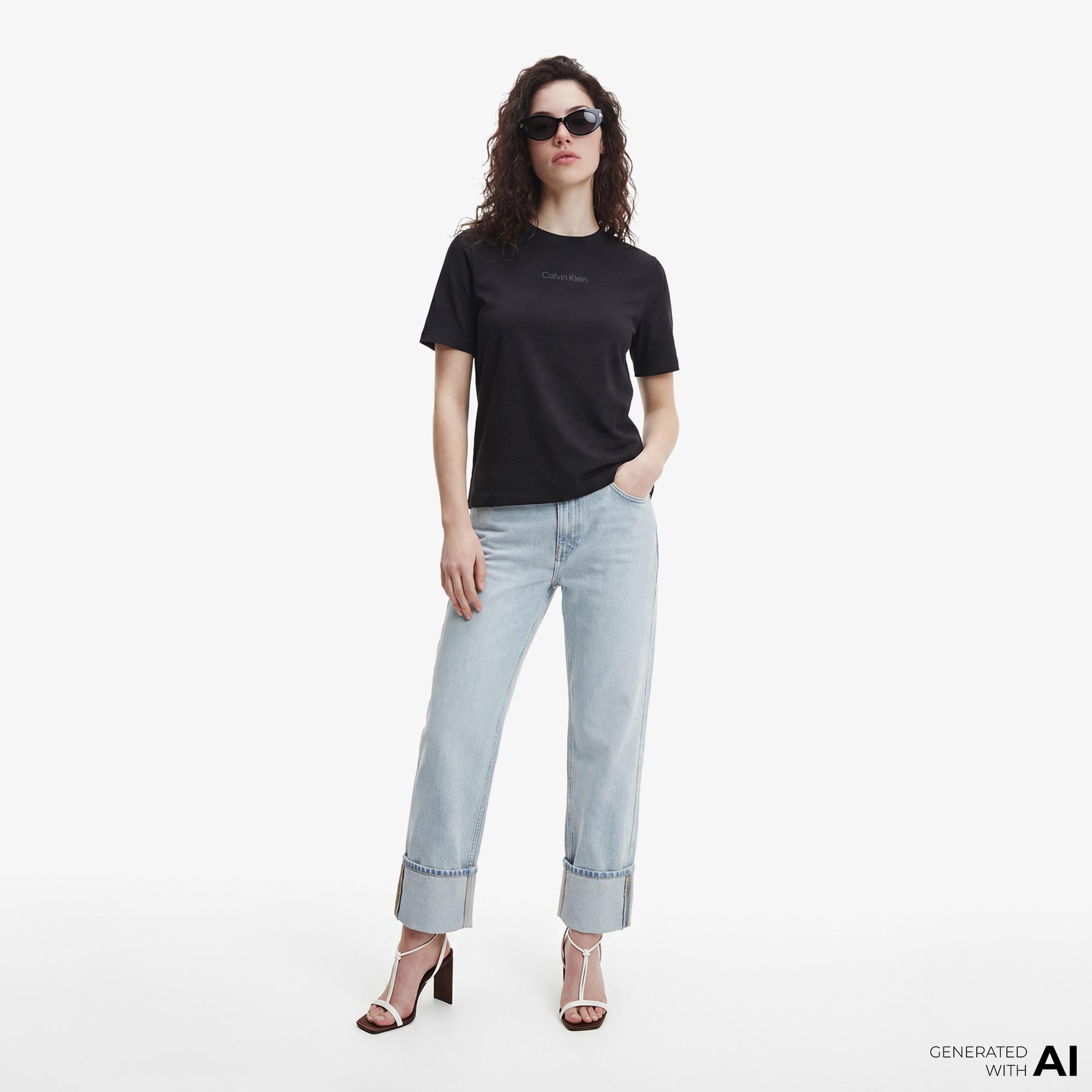 Calvin Klein Classic 20S Logo Grap Kadın Siyah T-Shirt