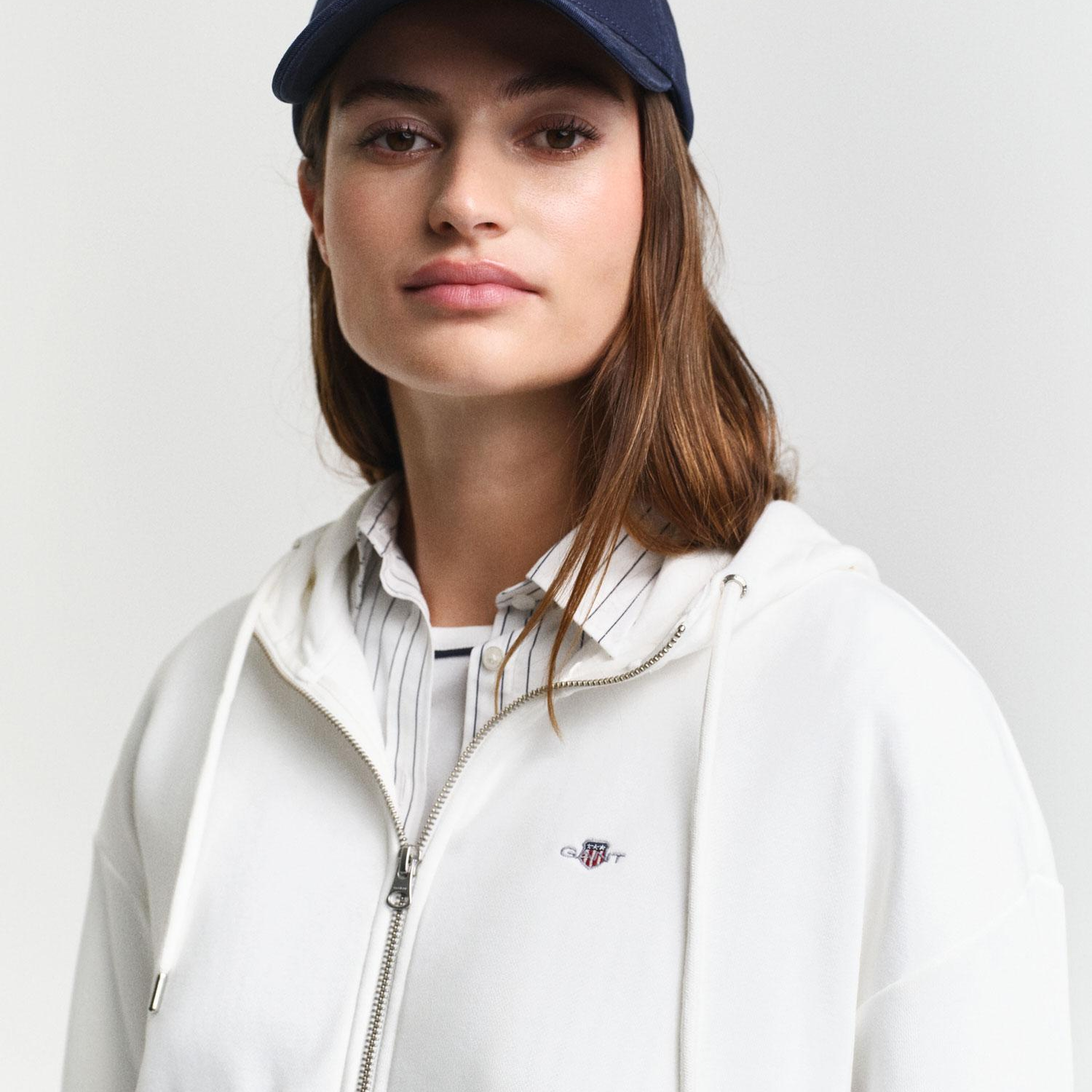 GANT Kadın Beyaz Relaxed Fit Kapüşonlu Sweatshirt