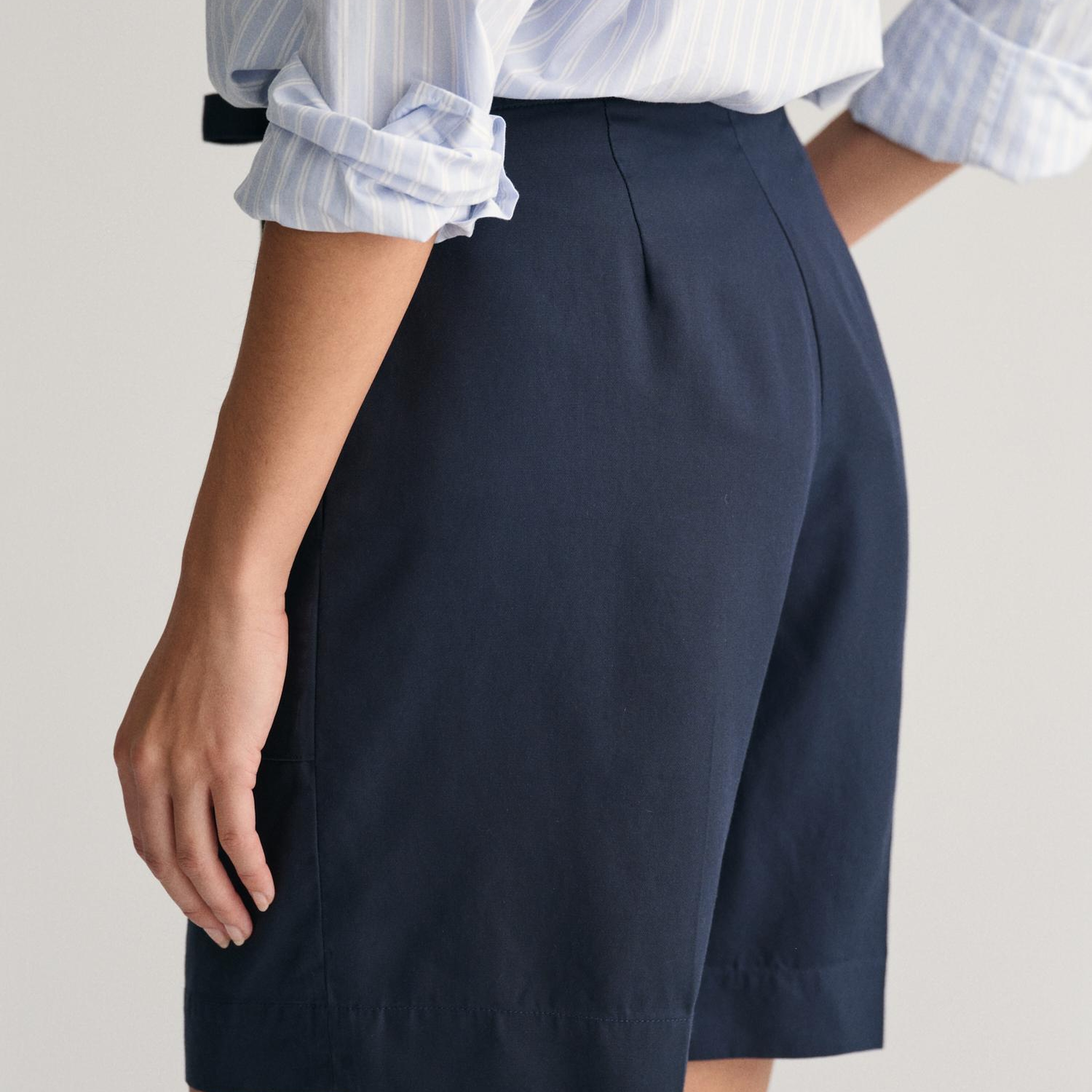 GANT Kadın Lacivert Relaxed Fit Şort