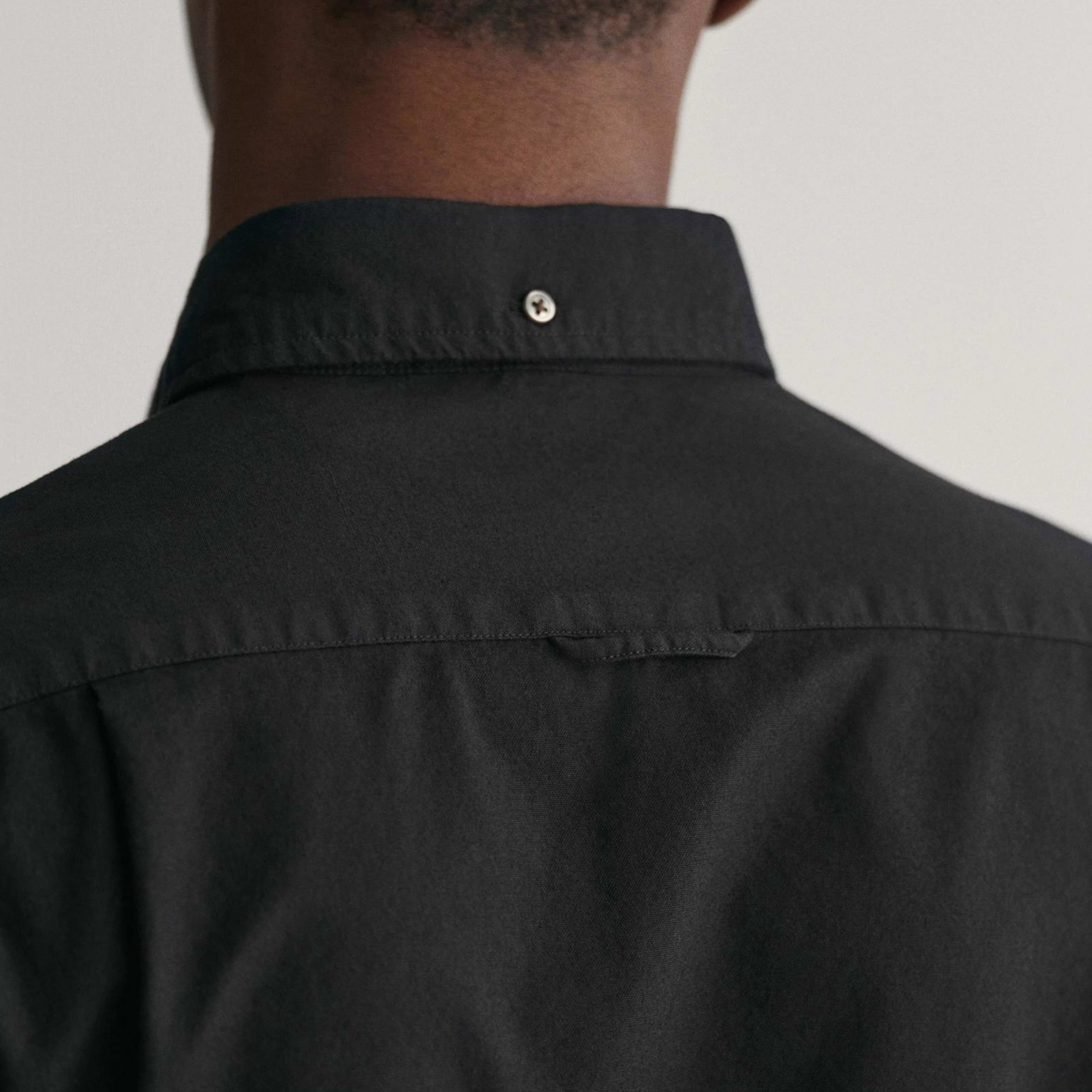 GANT Erkek Siyah Slim Fit Düğmeli Yaka Gömlek