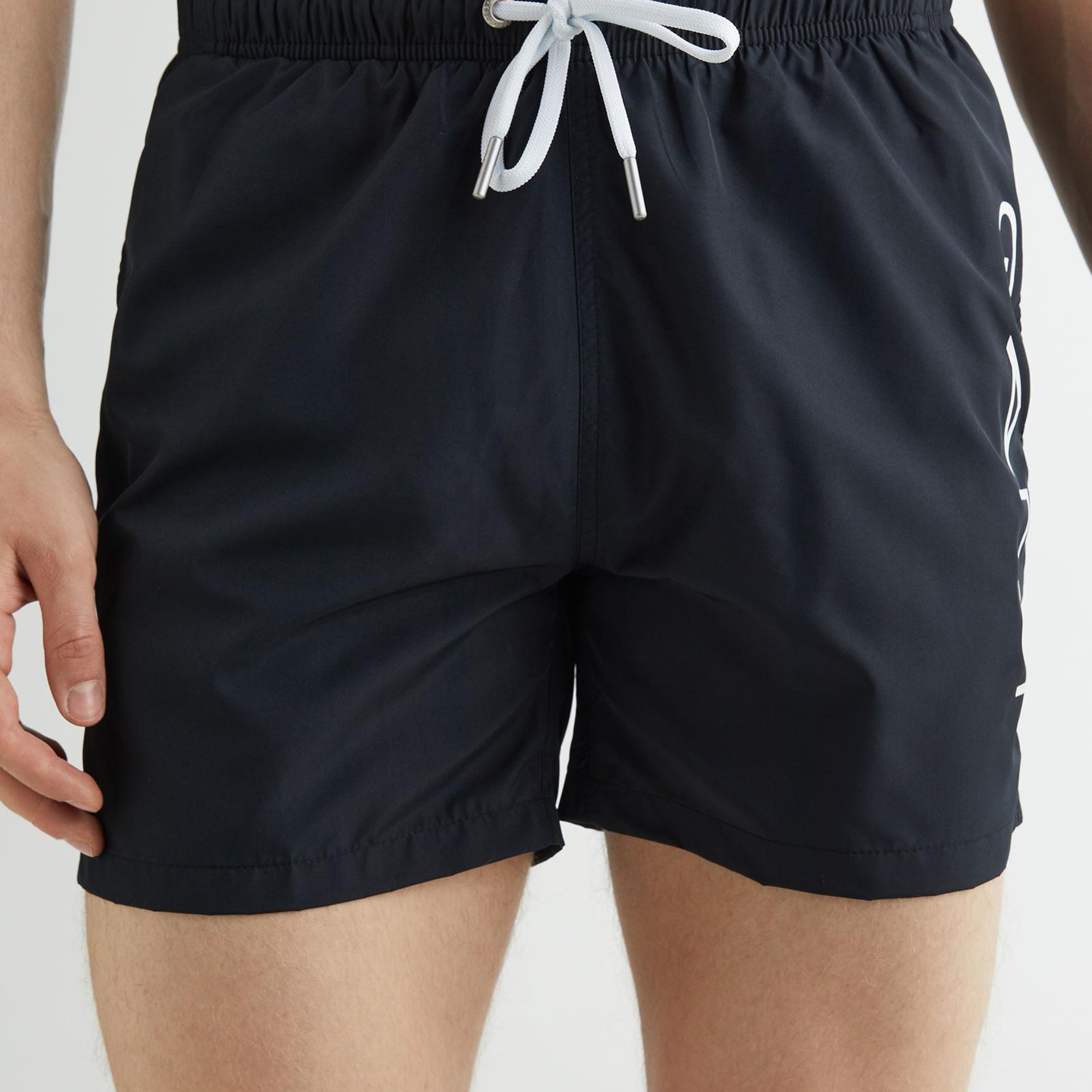 GANT Erkek Siyah Regular Fit Logolu Mayo Şort