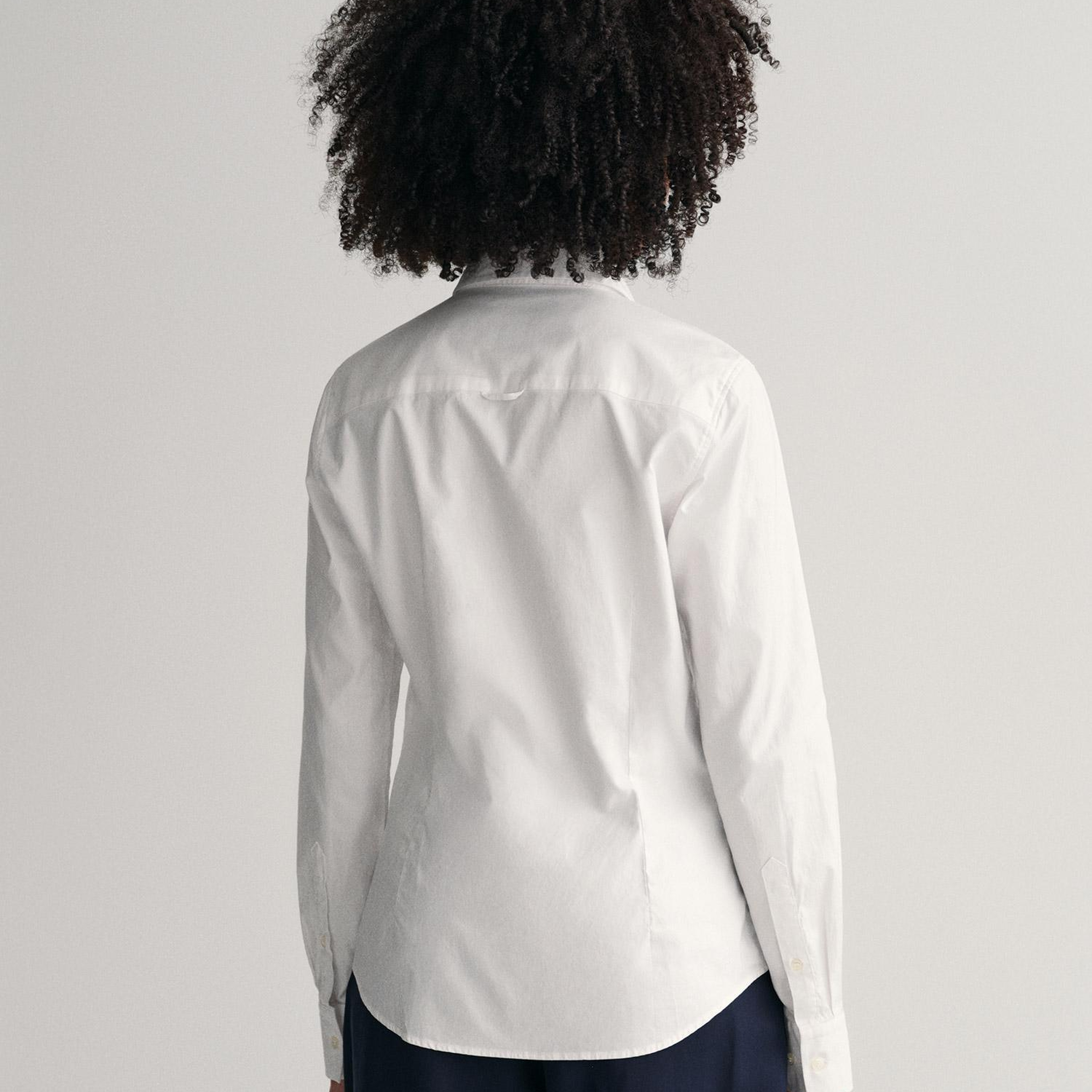 GANT Kadın Beyaz Slim Fit Düğmeli Yaka Oxford Gömlek