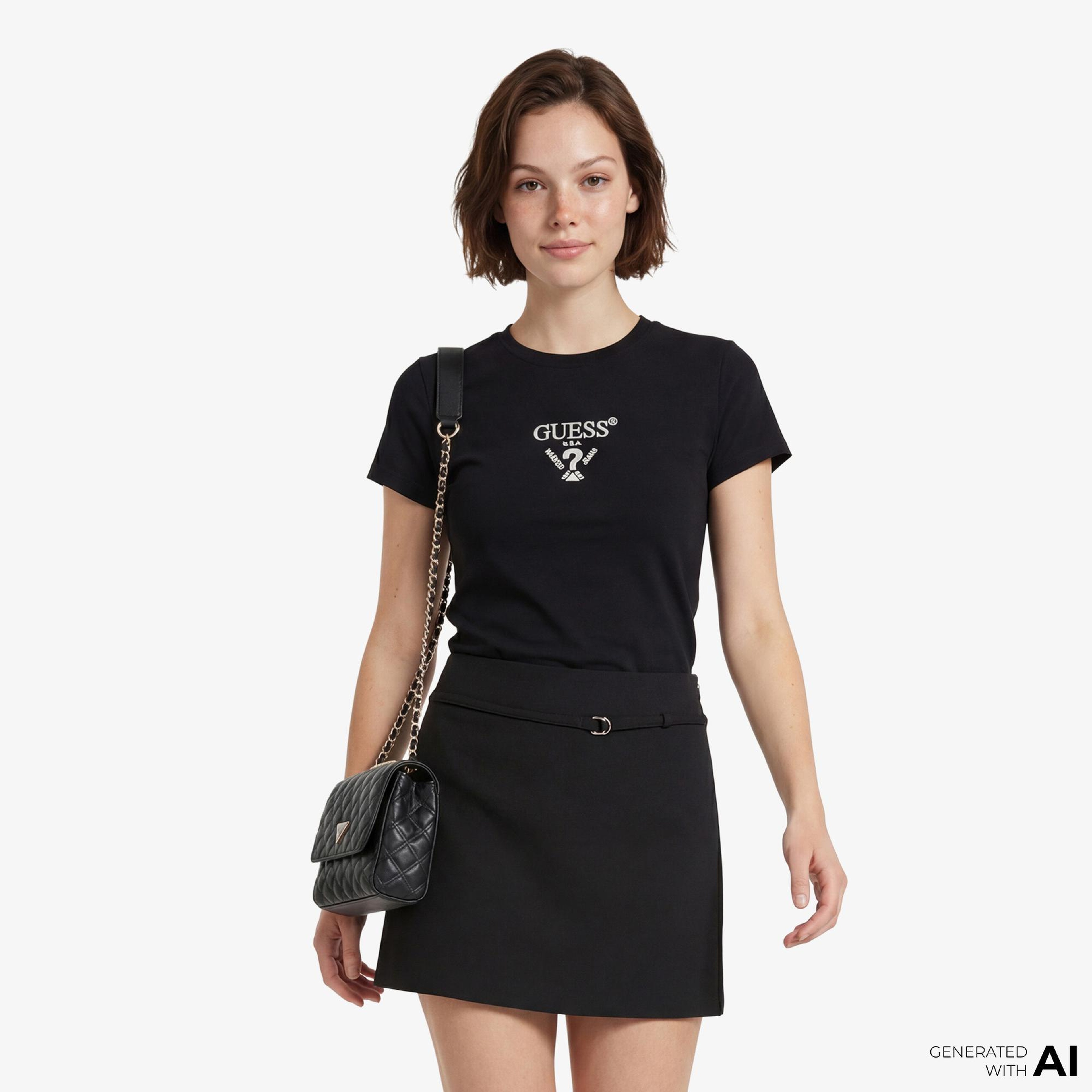 Guess Colette Aktif Slim Fit Kadın Krem T-Shirt