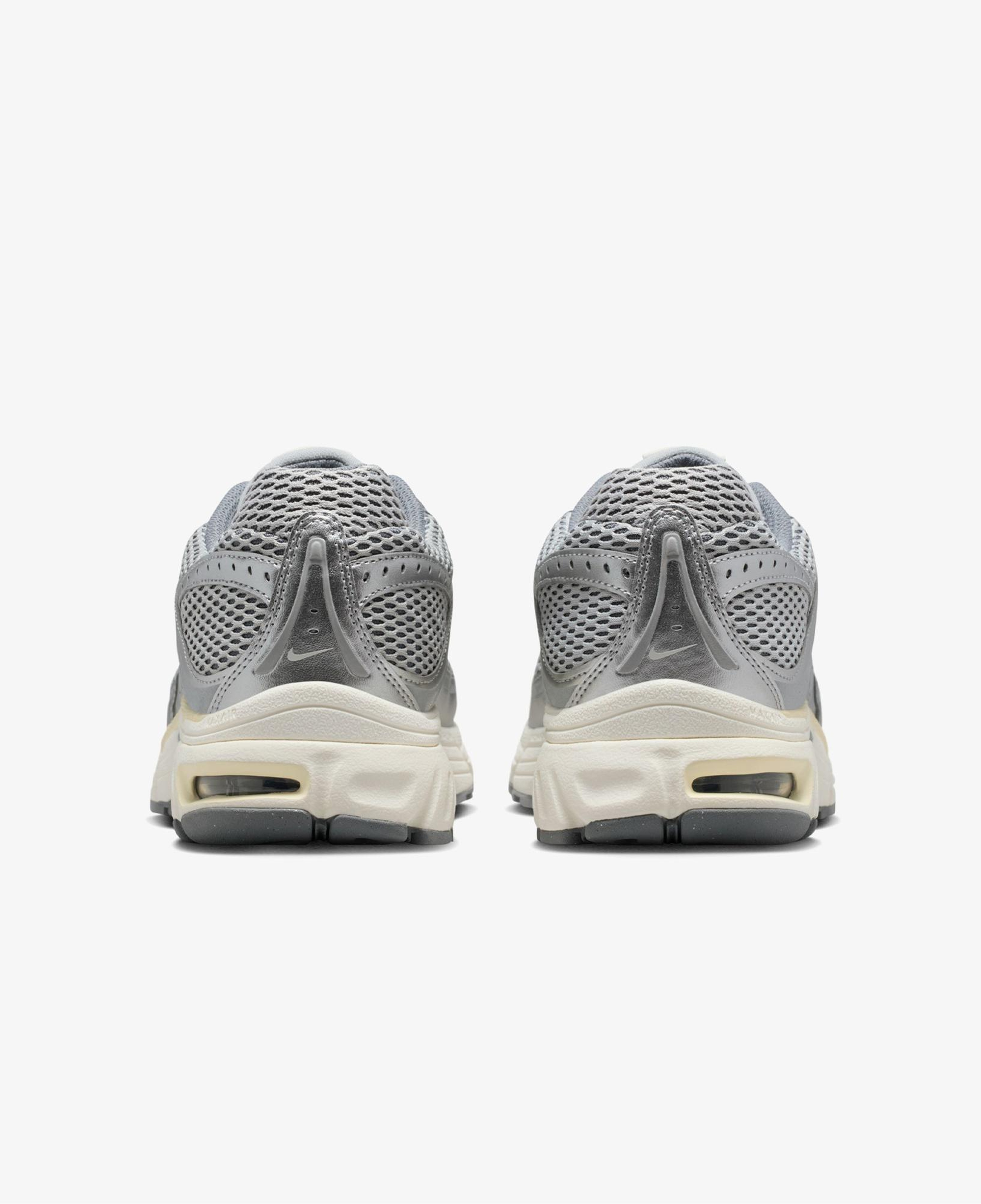 Nike Air Max Moto Erkek Gri Spor Ayakkabı