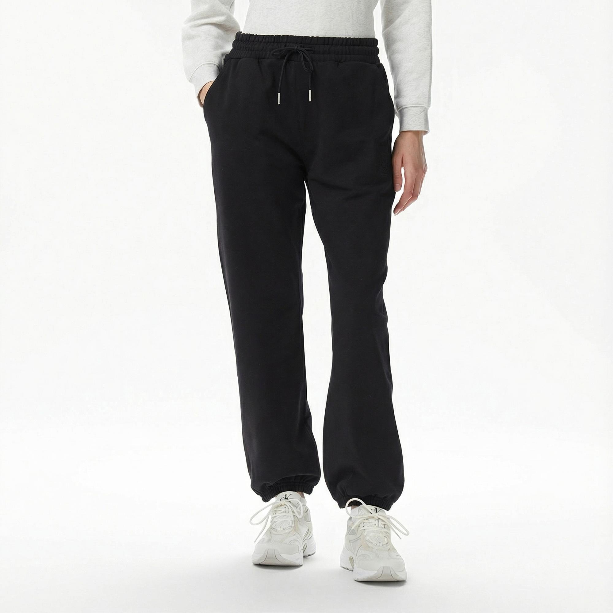 Calvin Klein Premium Terry Emblem Relaxed Jogger Kadın Siyah Eşofman Altı