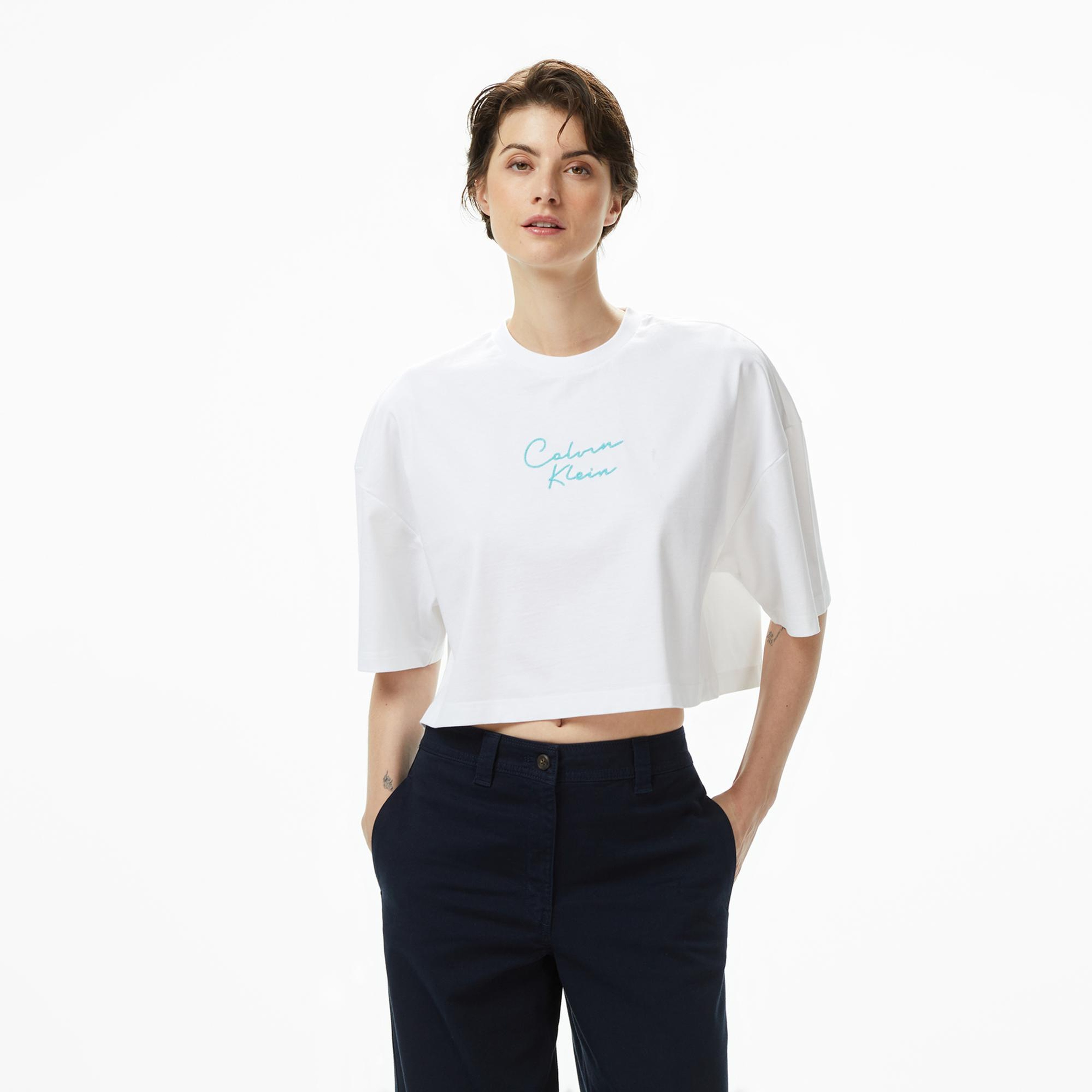 Calvin Klein Cropped Boxy Chain Stitch Logo Kadın Beyaz Crop T-Shirt