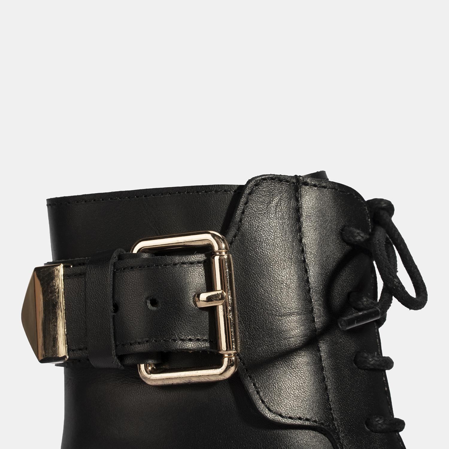 Kadın Siyah Bağcıklı Deri Postal Bot