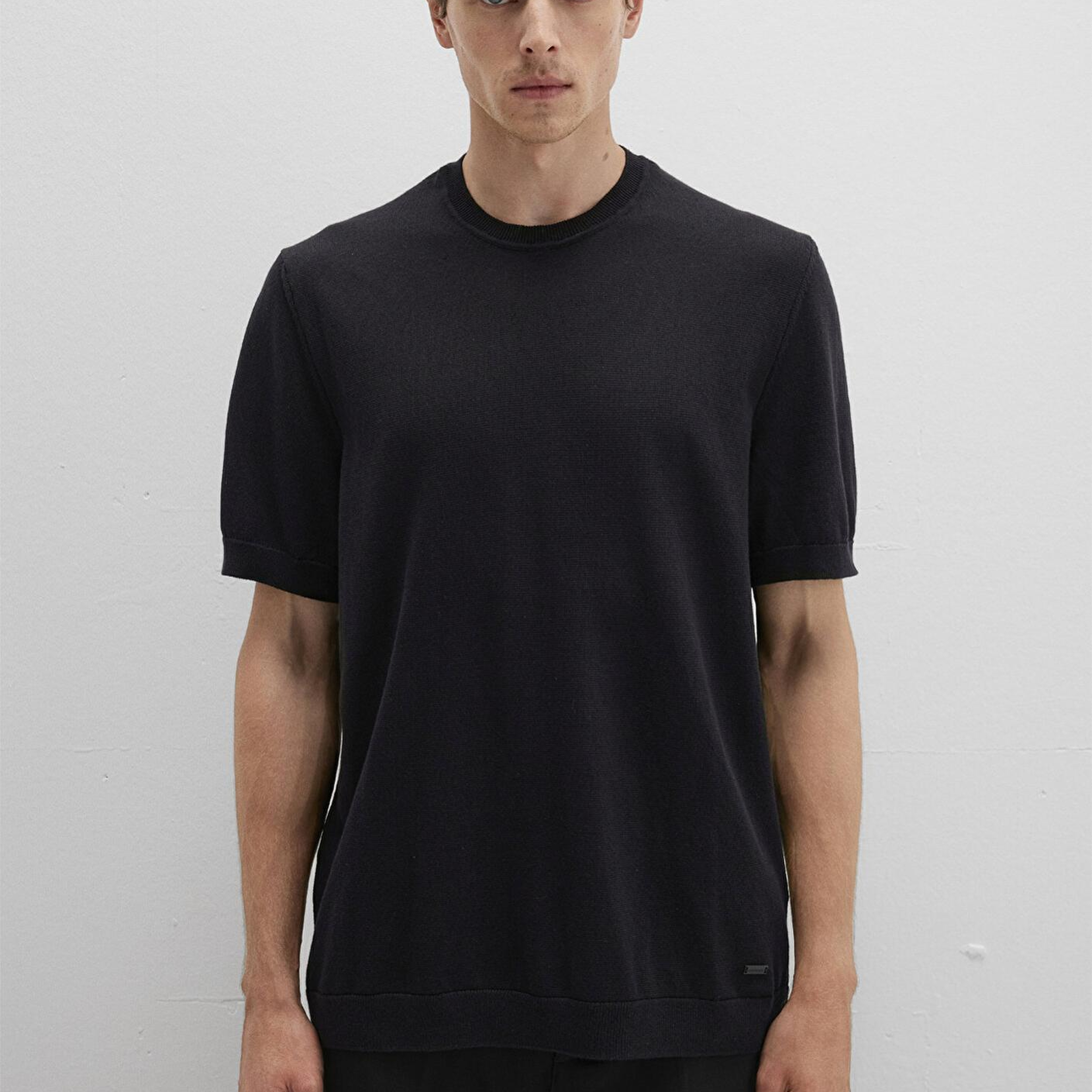 Mavi Kısa Kollu Siyah Triko Tişört Regular Fit / Normal Kesim 0710312-900