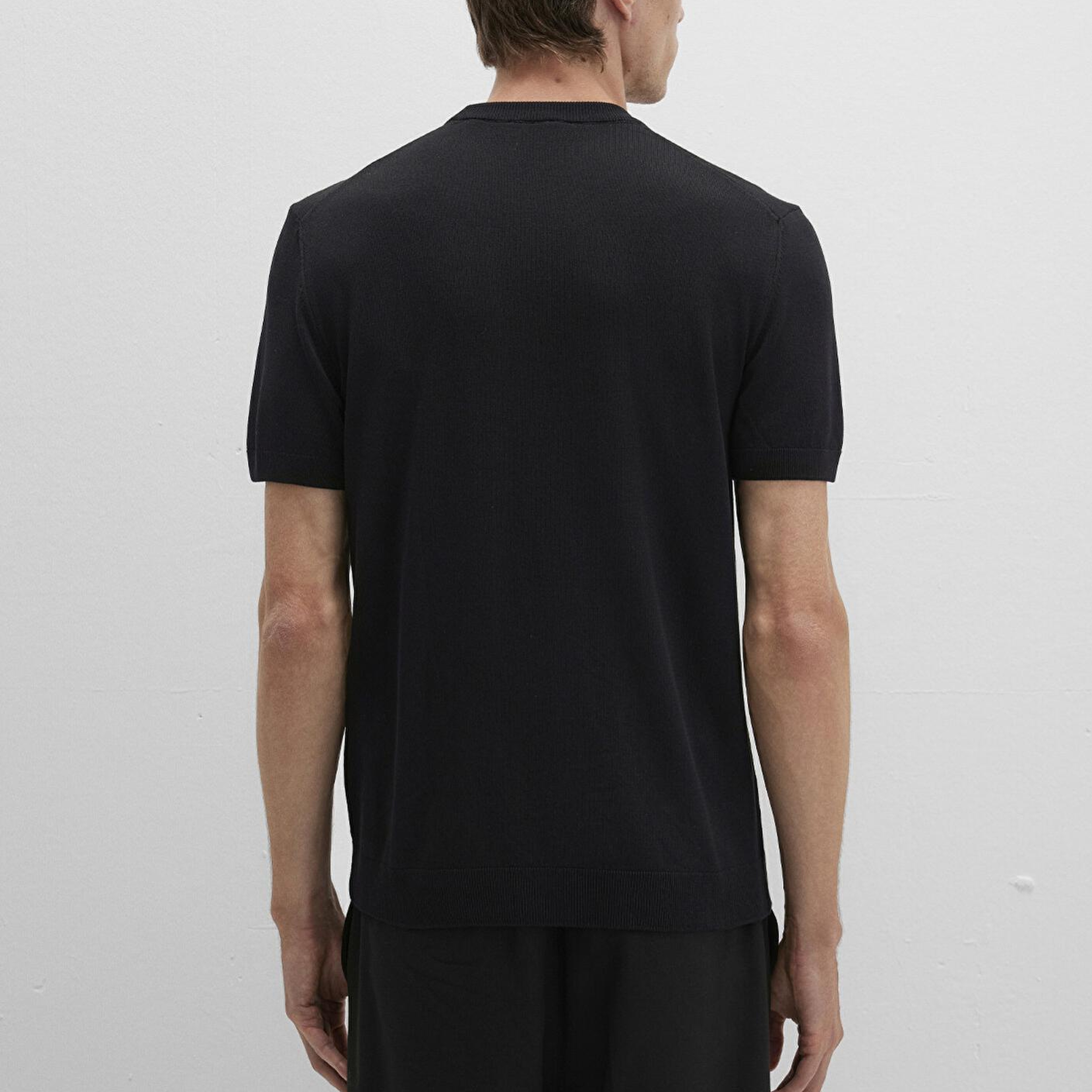 Mavi Kısa Kollu Siyah Triko Tişört Fitted / Vücuda Oturan Kesim 0710250-900