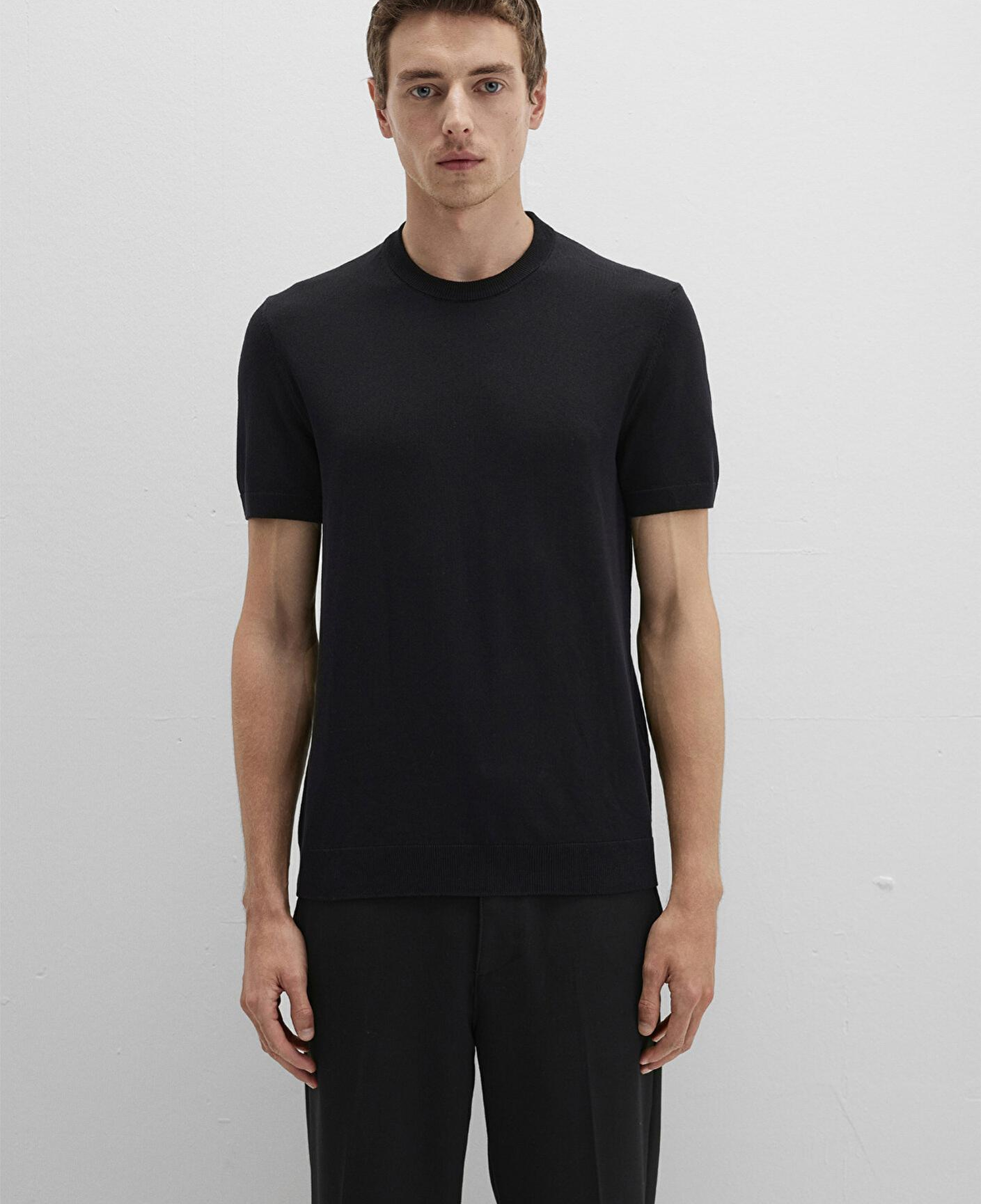 Mavi Kısa Kollu Siyah Triko Tişört Fitted / Vücuda Oturan Kesim 0710250-900