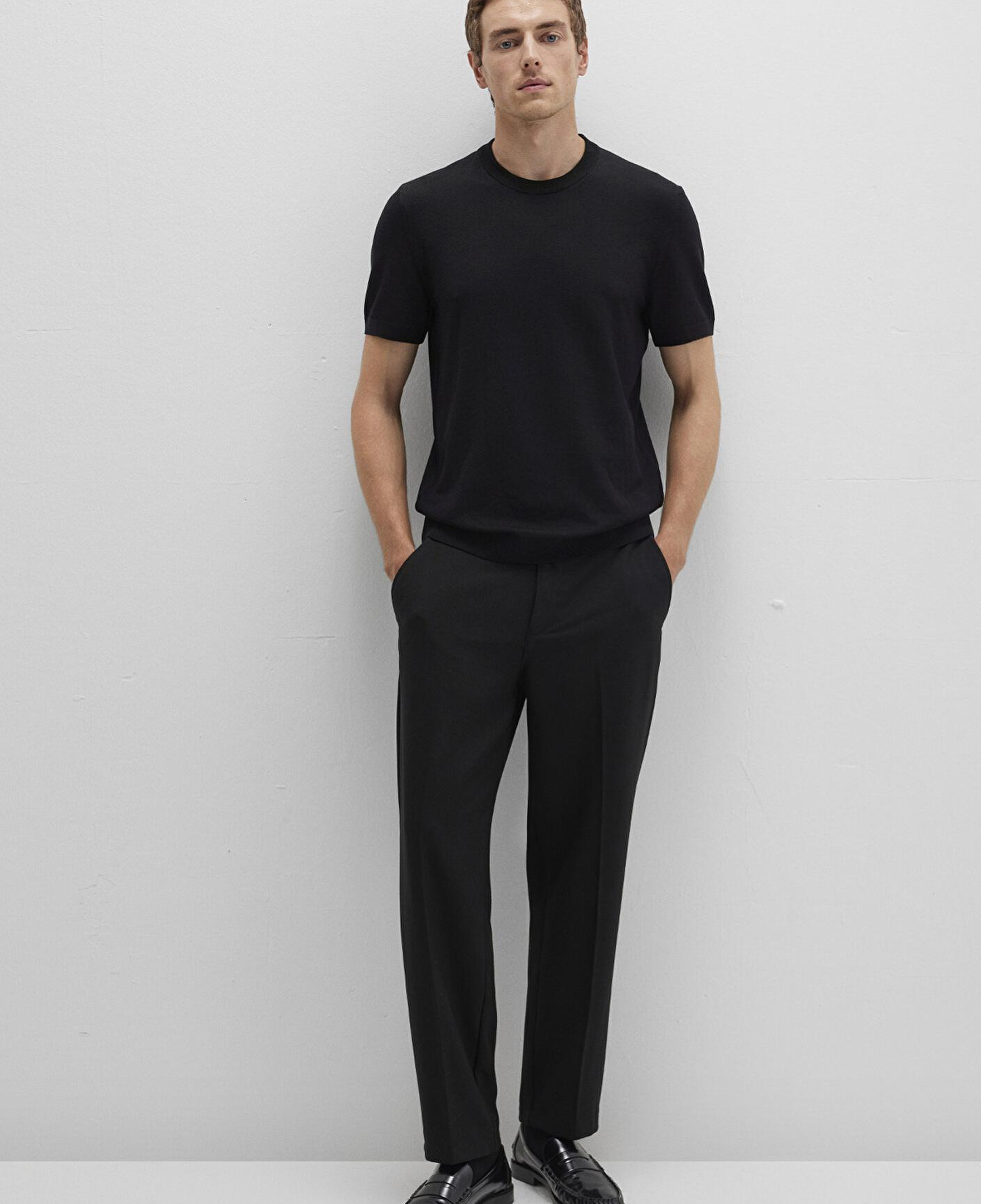 Mavi Kısa Kollu Siyah Triko Tişört Fitted / Vücuda Oturan Kesim 0710250-900