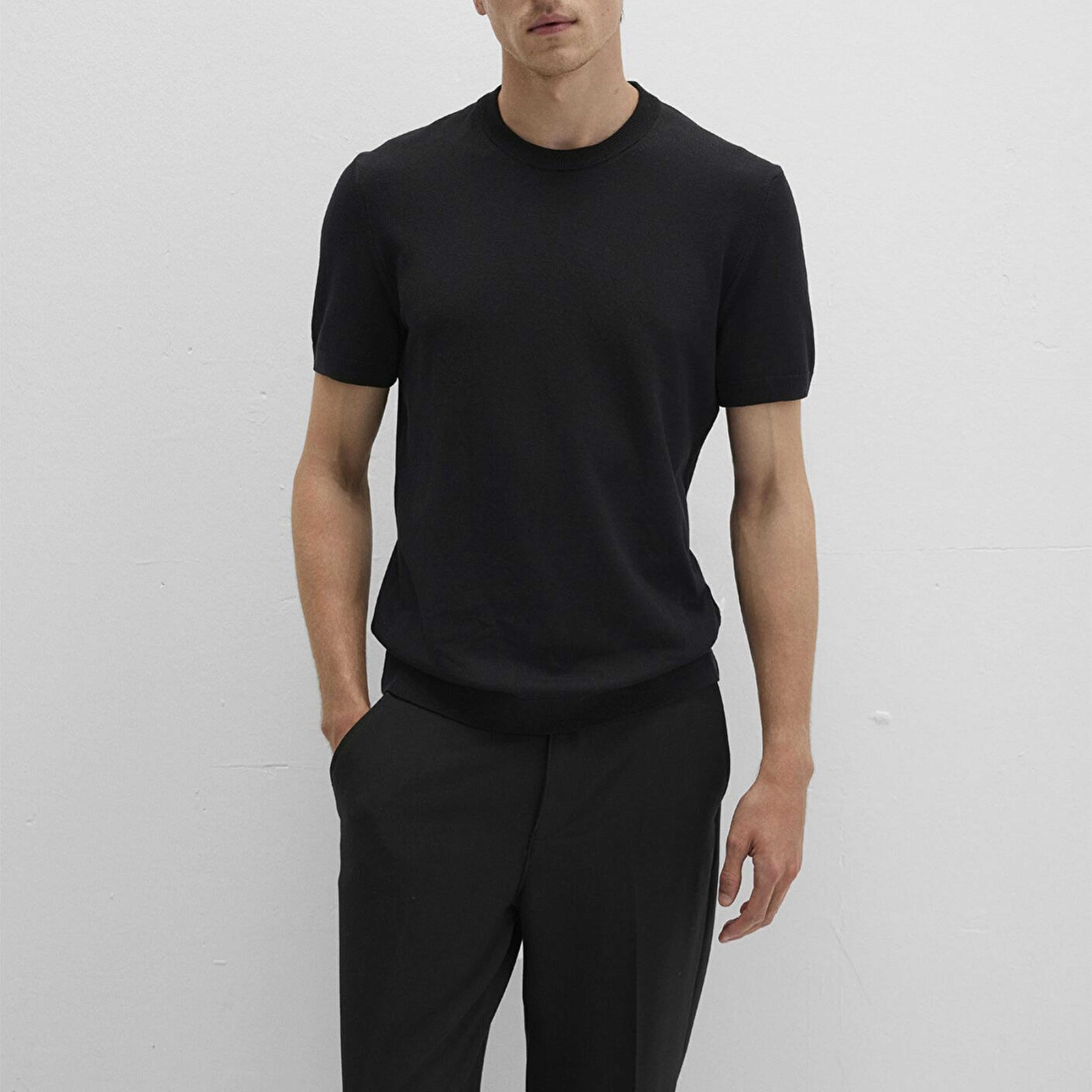 Mavi Kısa Kollu Siyah Triko Tişört Fitted / Vücuda Oturan Kesim 0710250-900