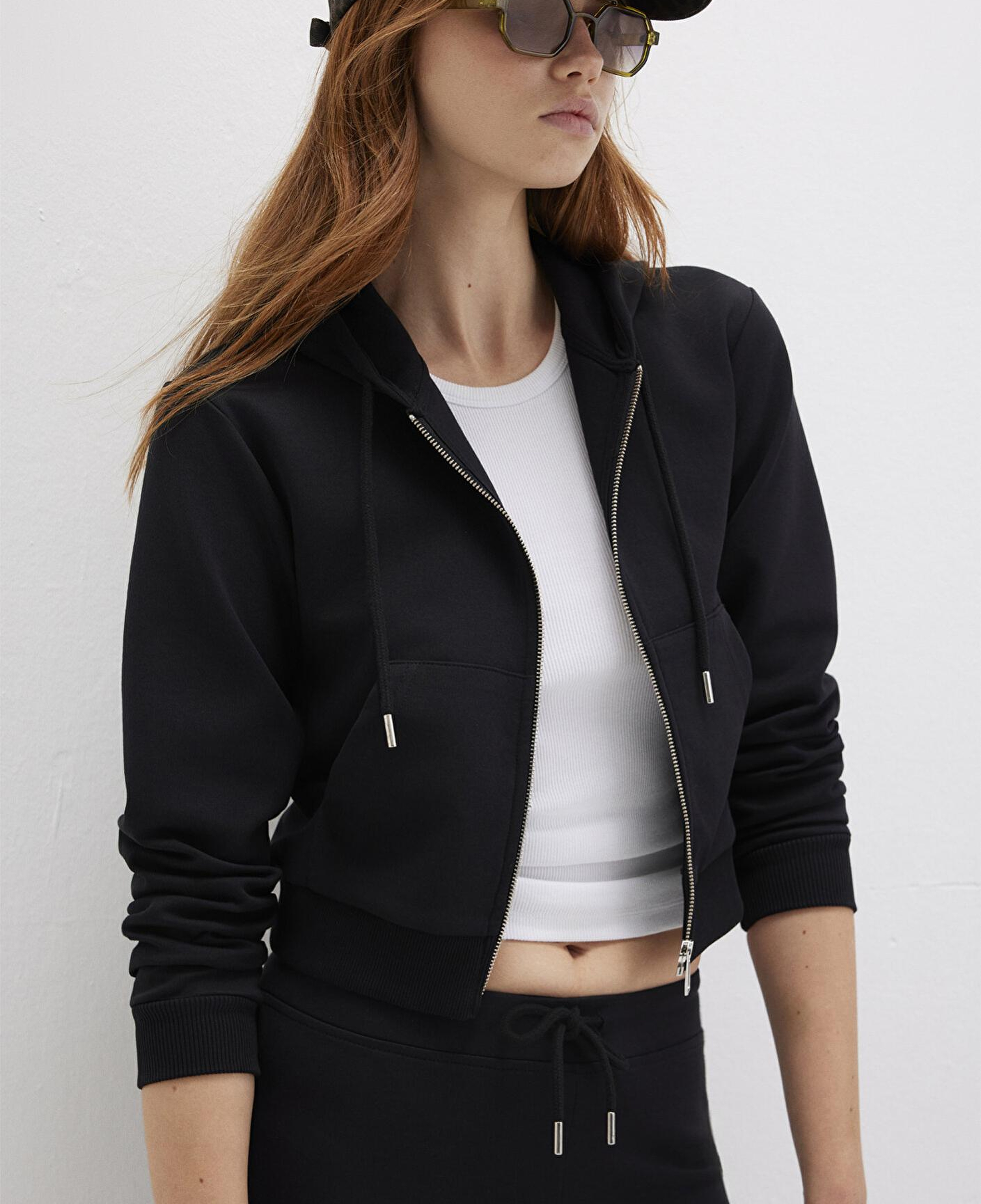 Mavi Kapüşonlu Siyah İnterlok Sweatshirt 1S10424-900