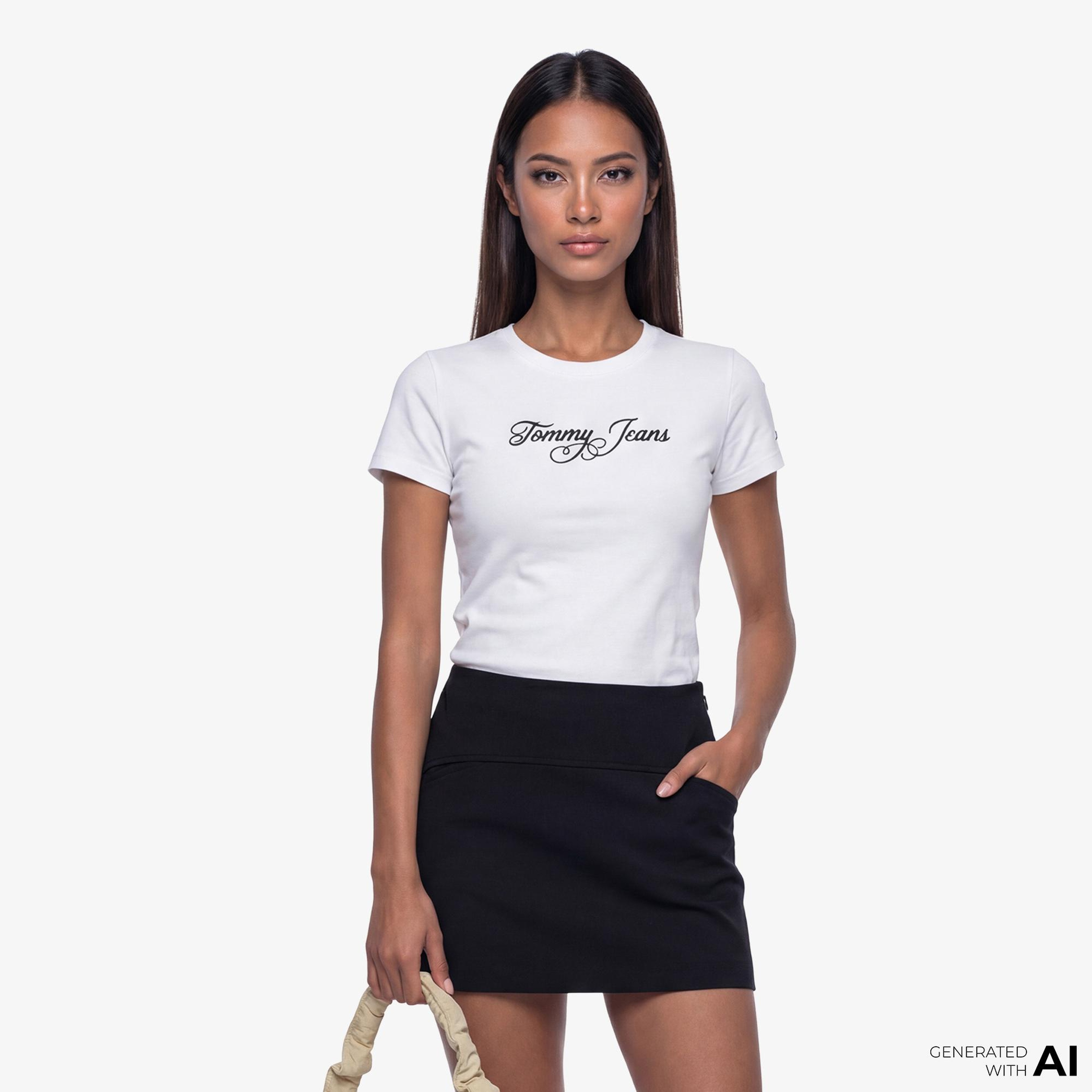 Tommy Hilfiger Essential Logo Kadın Beyaz T-Shirt