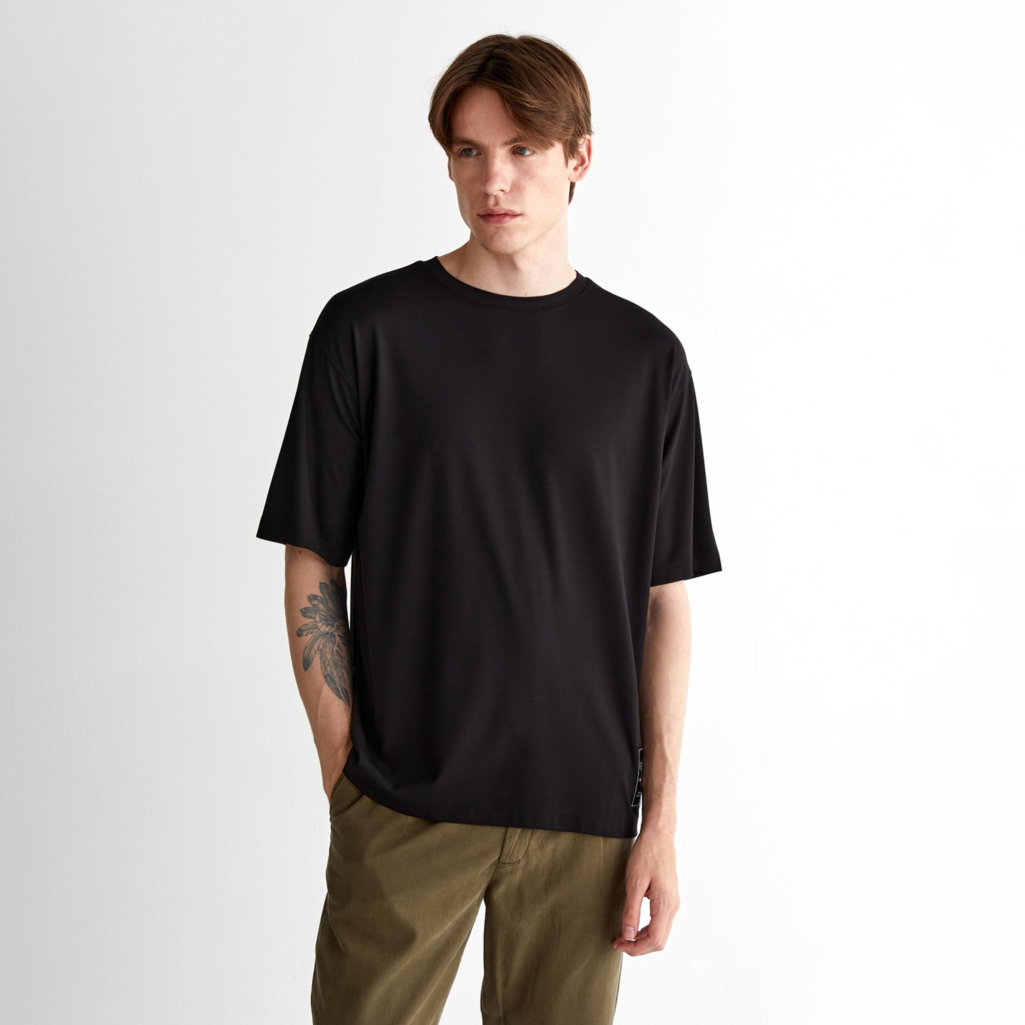 GANT Erkek Siyah Relaxed Fit Bisiklet Yaka Logolu T-Shirt