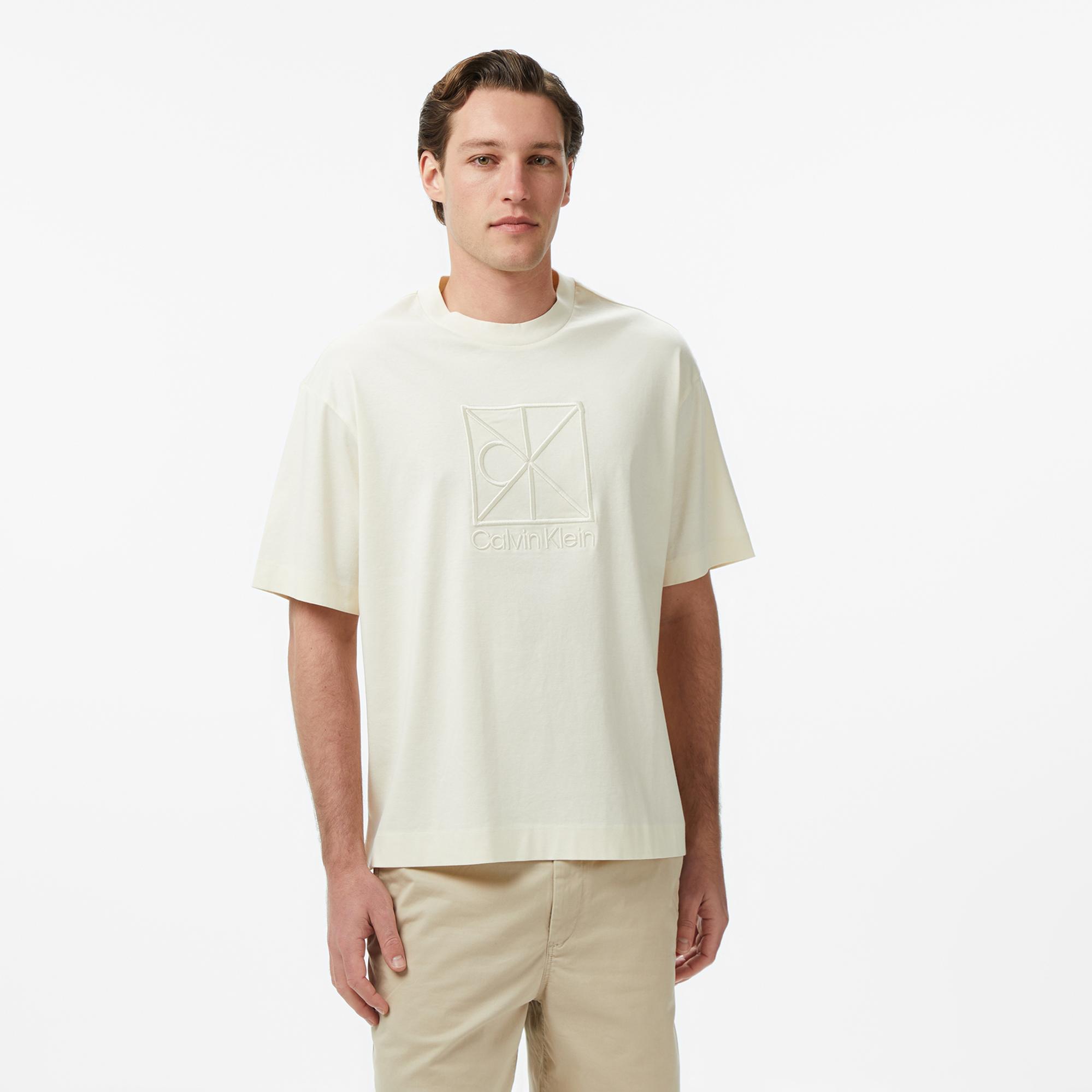 Calvin Klein Relaxed Premium Interlock Emblem Erkek Beyaz T-Shirt