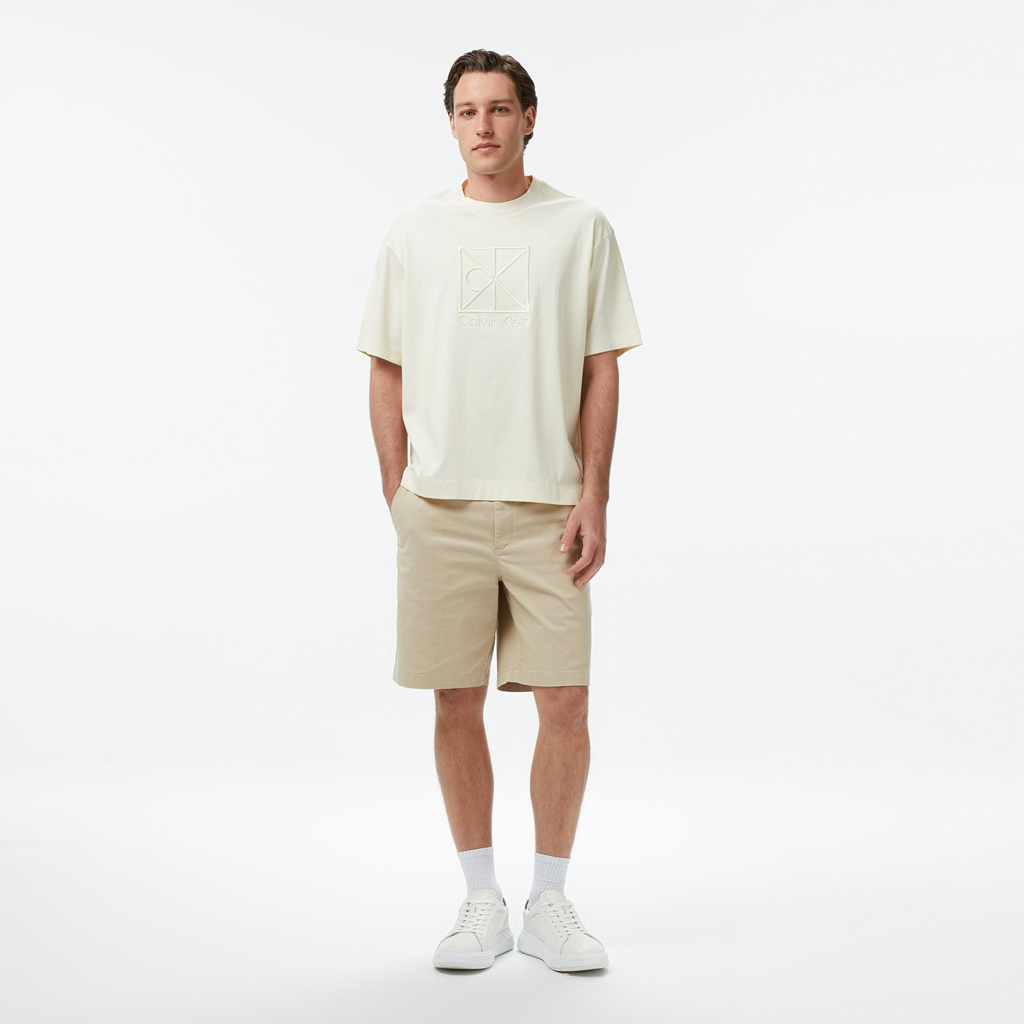 Calvin Klein Relaxed Premium Interlock Emblem Erkek Beyaz T-Shirt