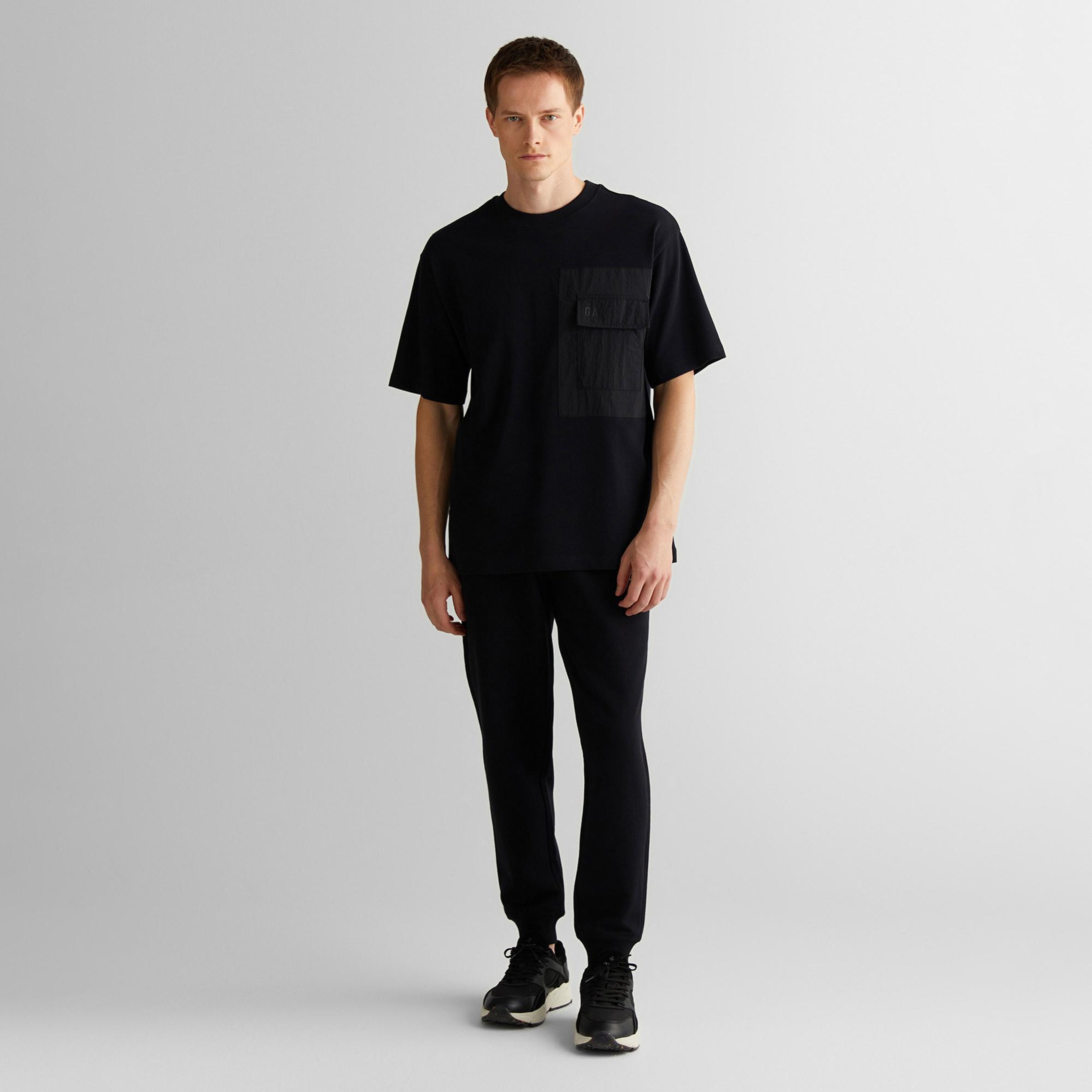 GANT Erkek Siyah Relaxed Fit Bisiklet Yaka Logolu T-Shirt
