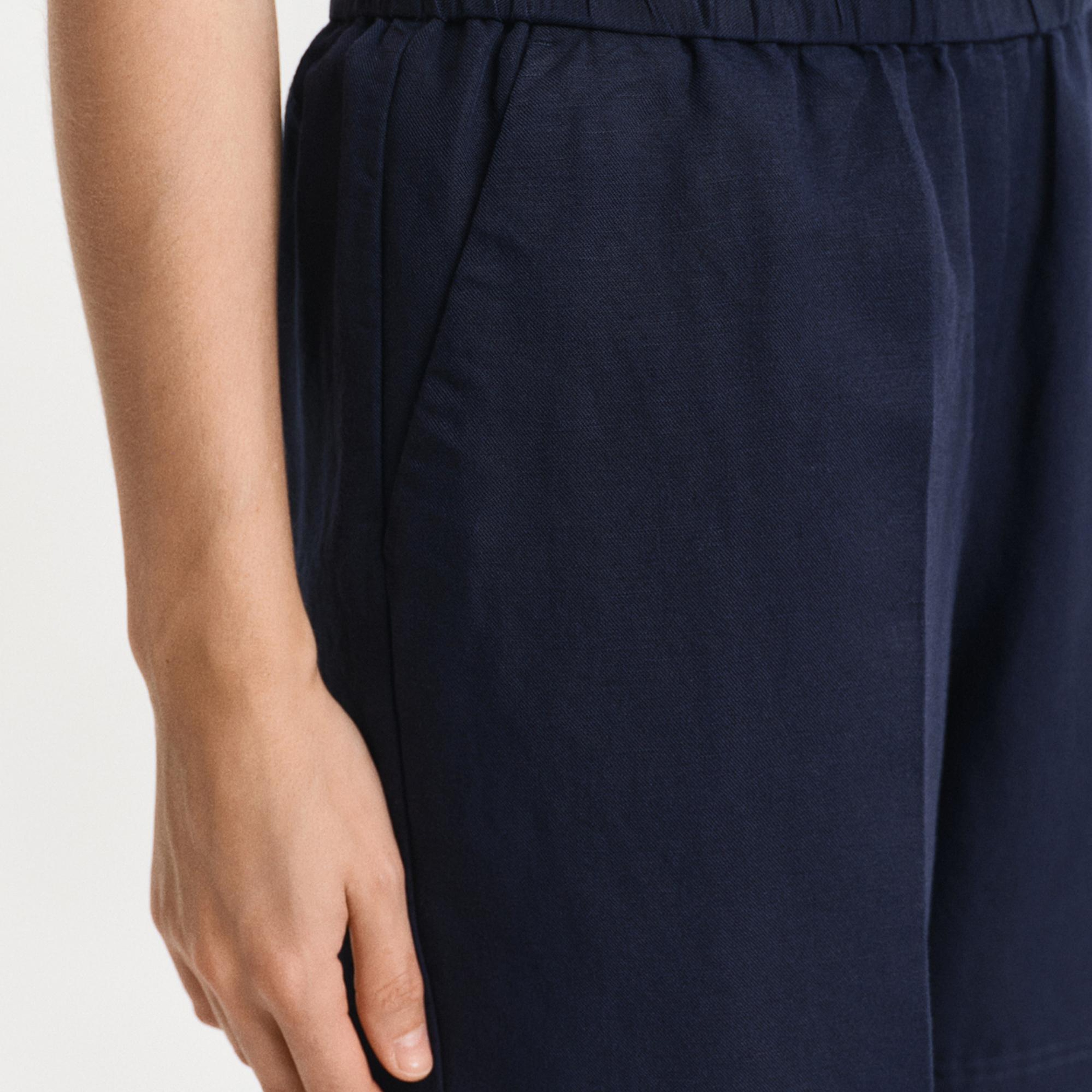 GANT Kadın Lacivert Relaxed Fit Keten Şort