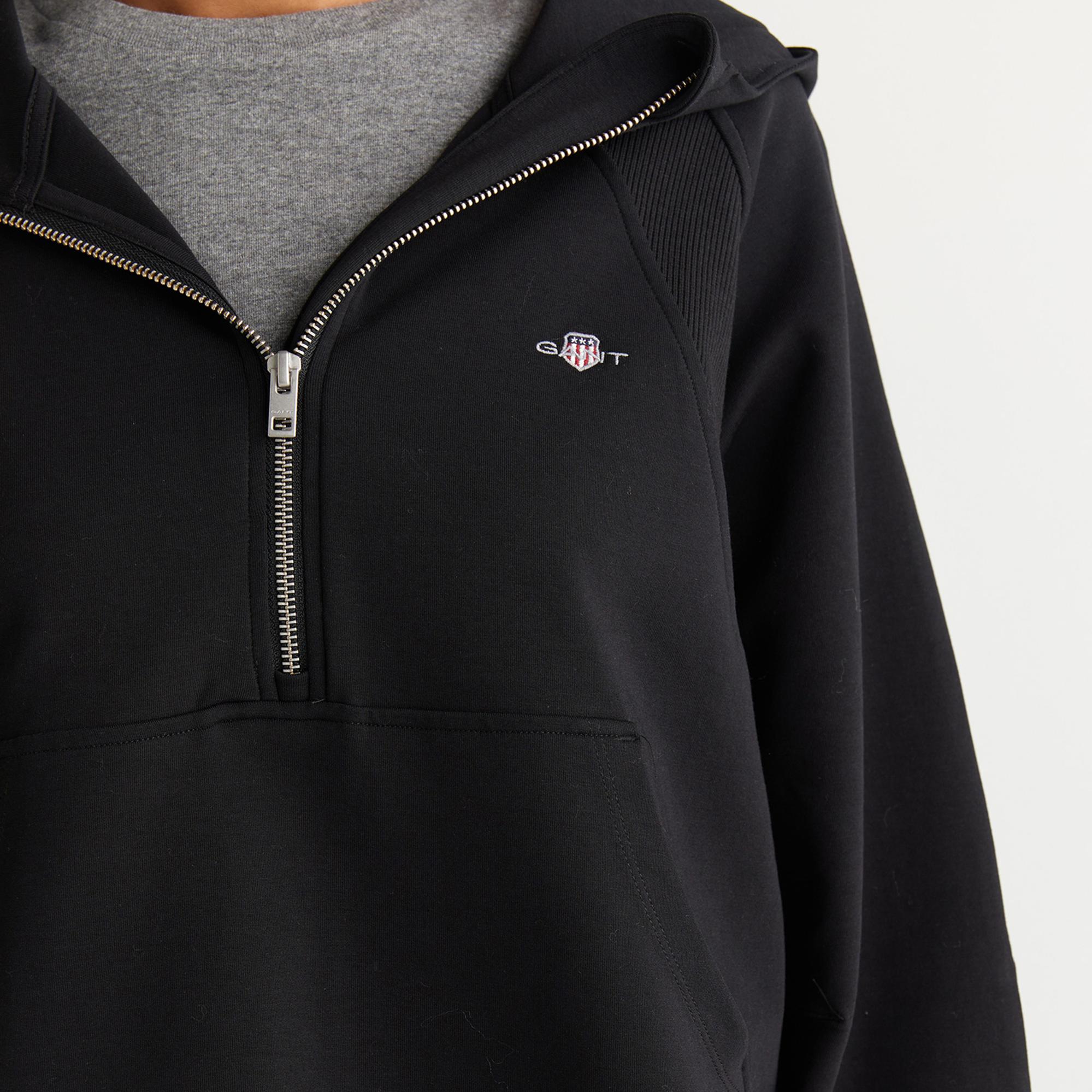 Kadın Siyah Regular Fit Kapüşonlu Sweatshirt