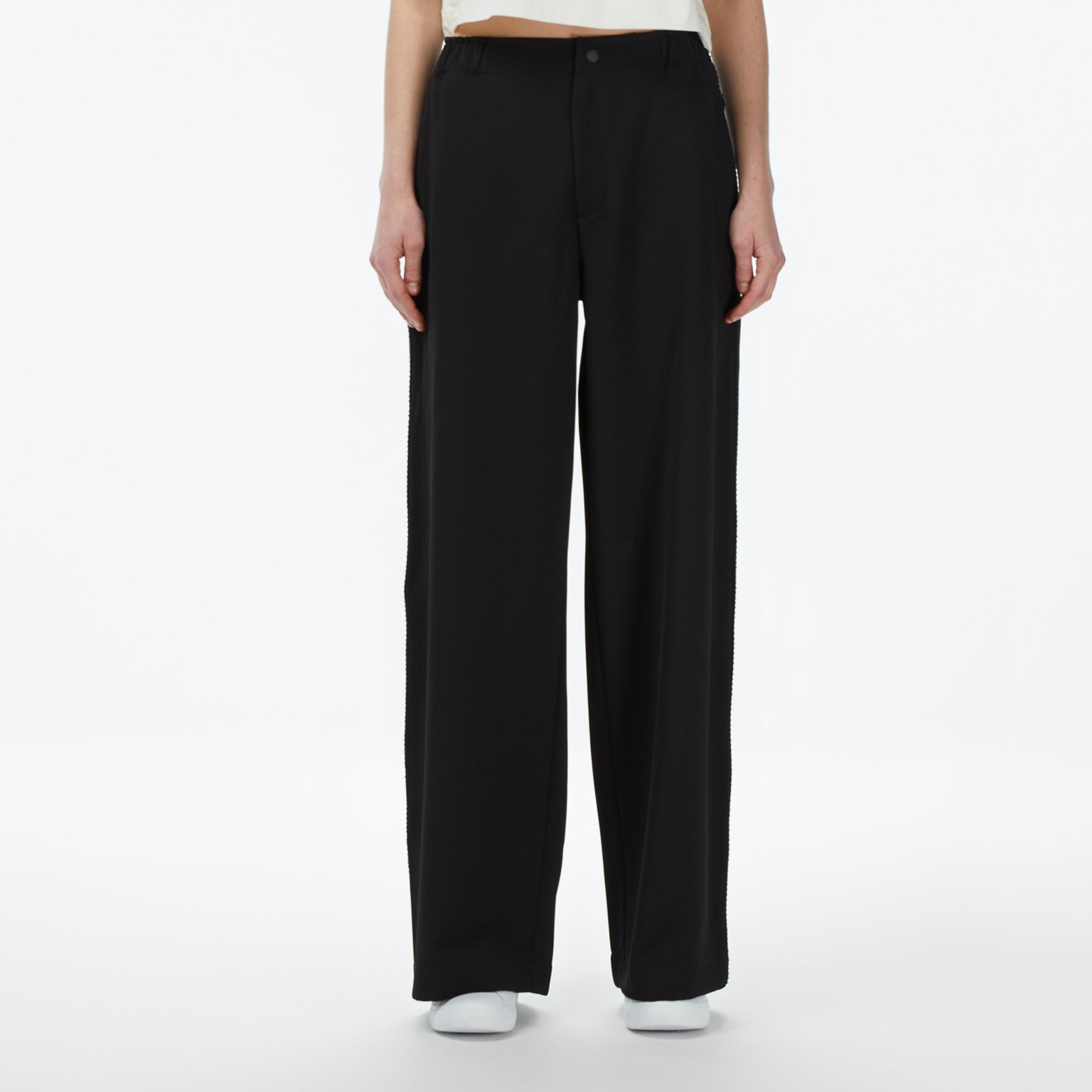 Lacoste Kadın Relaxed Fit Siyah Pantolon