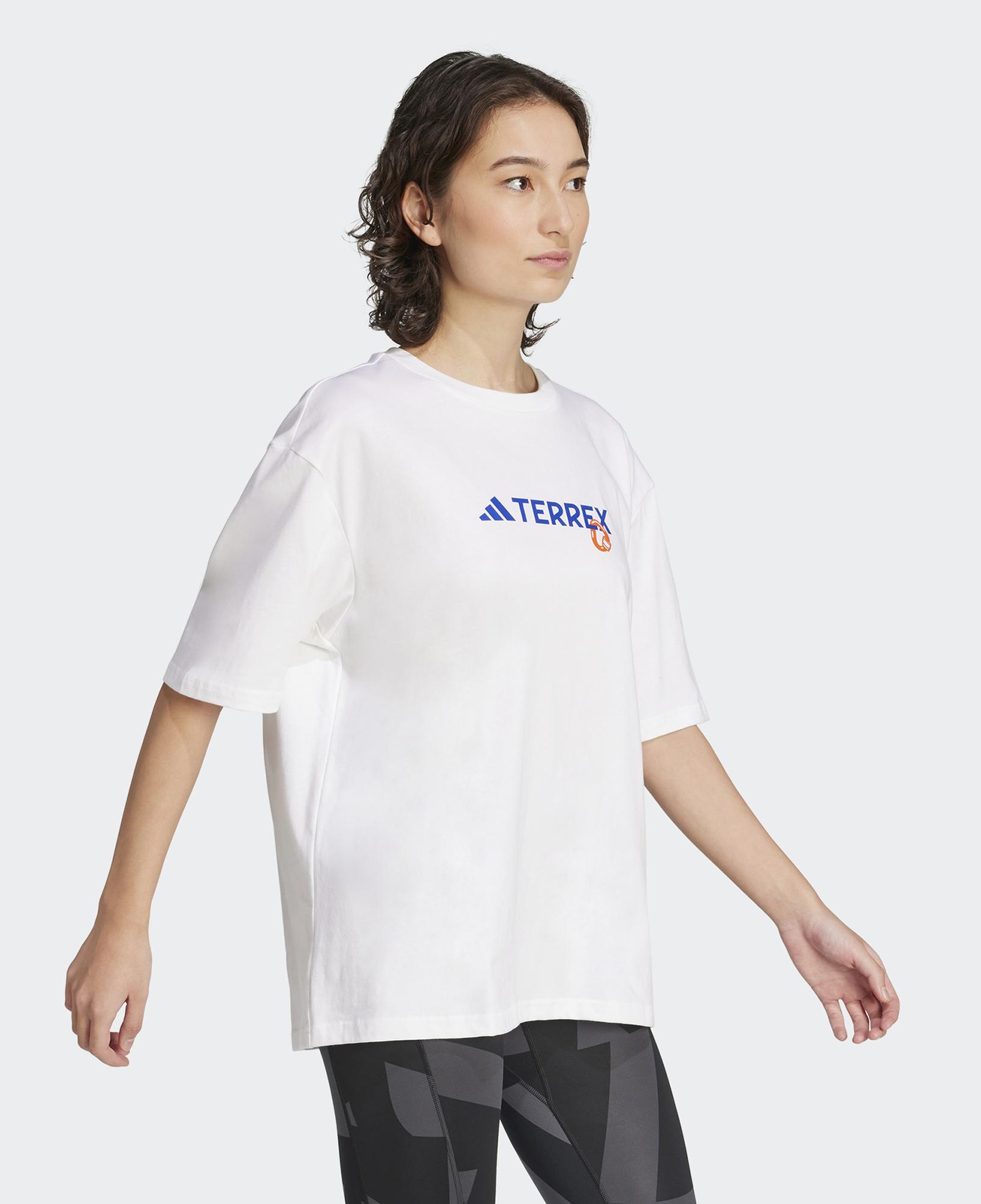 adidas Terrex Back Graphic Kadın Beyaz T-Shirt