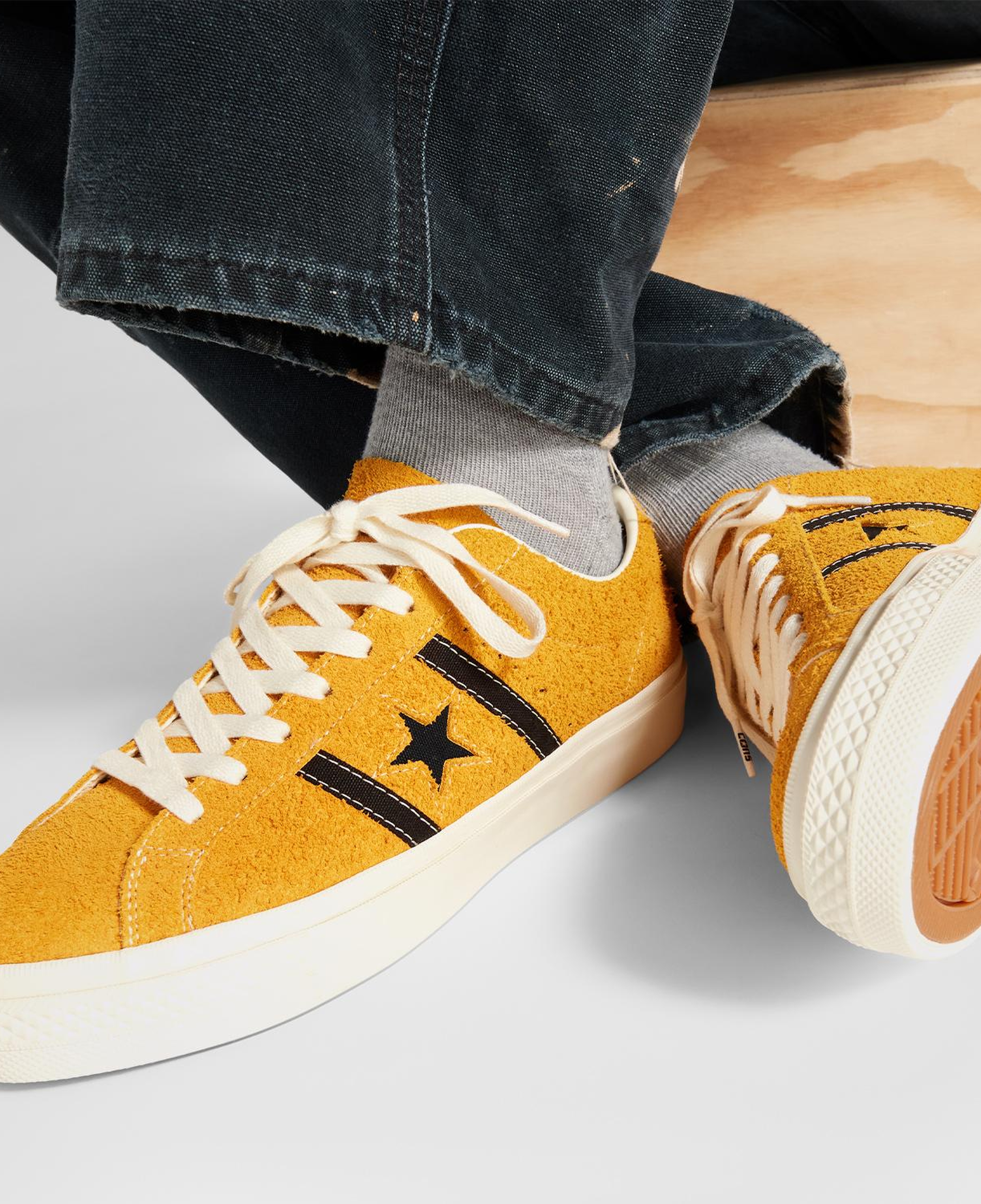 Converse One Star Academy Pro Unisex Sarı Süet Sneaker