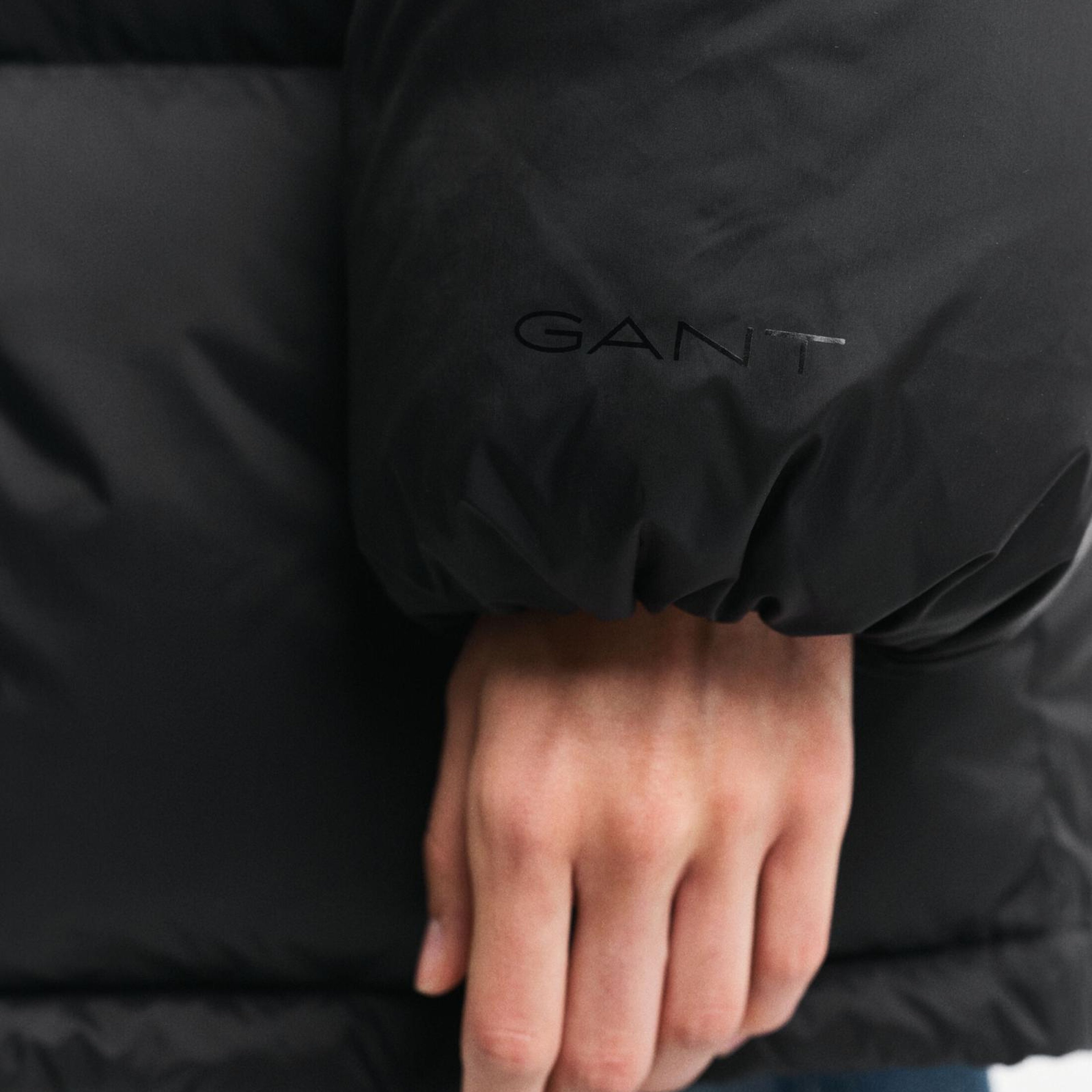 GANT Kadın Siyah Relaxed Fit Kapüşonlu Mont