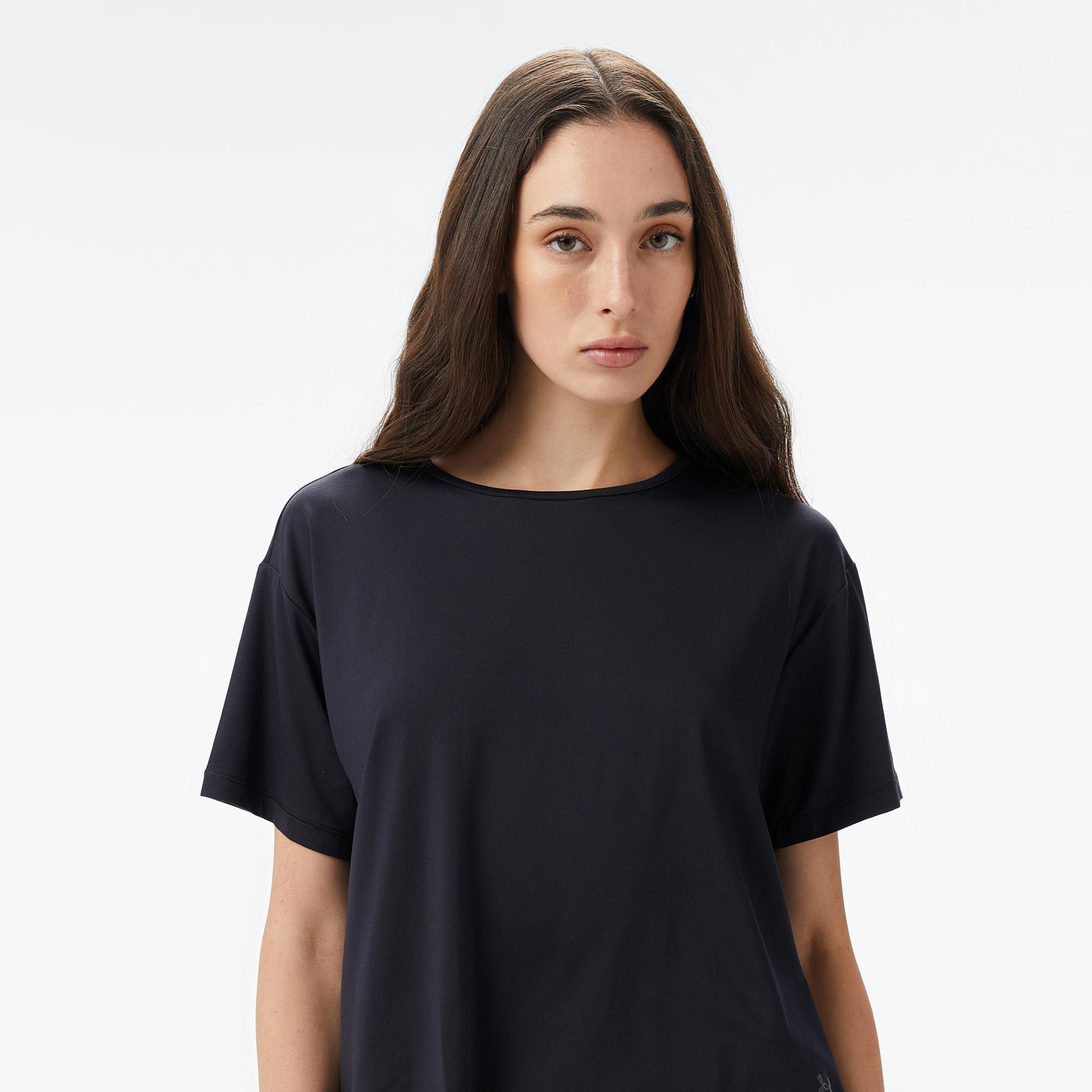 Under Armour Motion Ss Kadın Siyah T-Shirt
