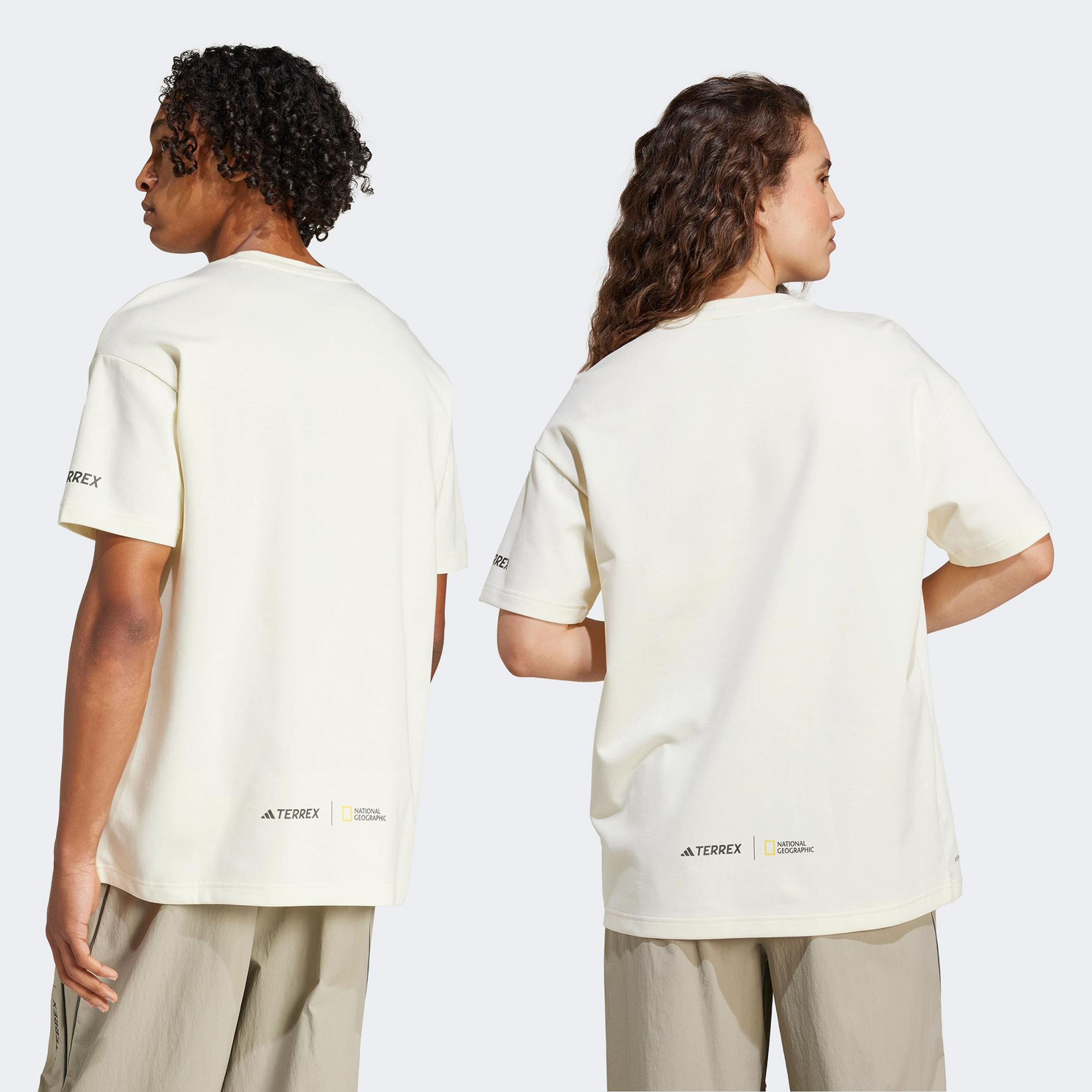 adidas Nat Geo Aeroready Graphic Erkek Bej T-Shirt