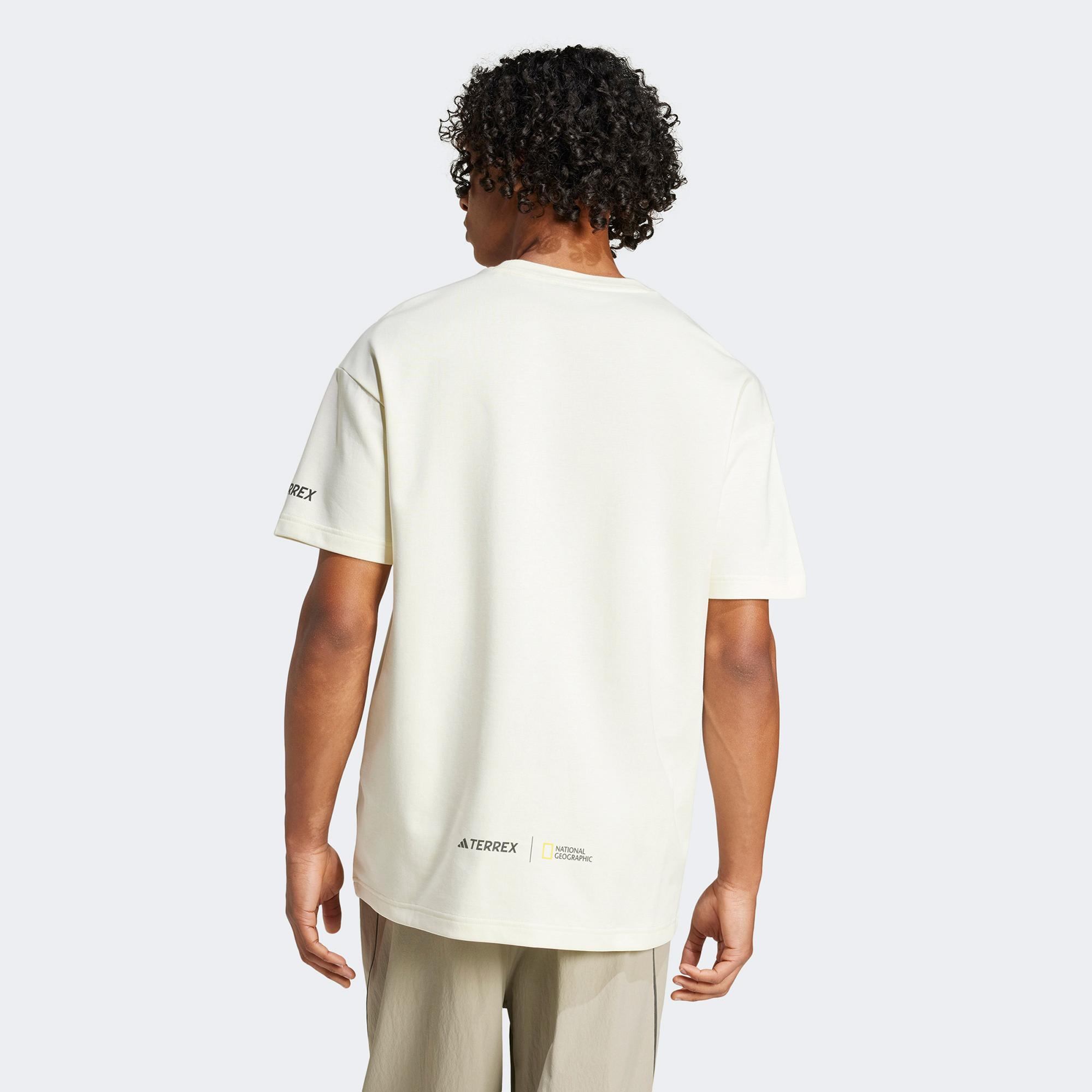 adidas Nat Geo Aeroready Graphic Erkek Bej T-Shirt