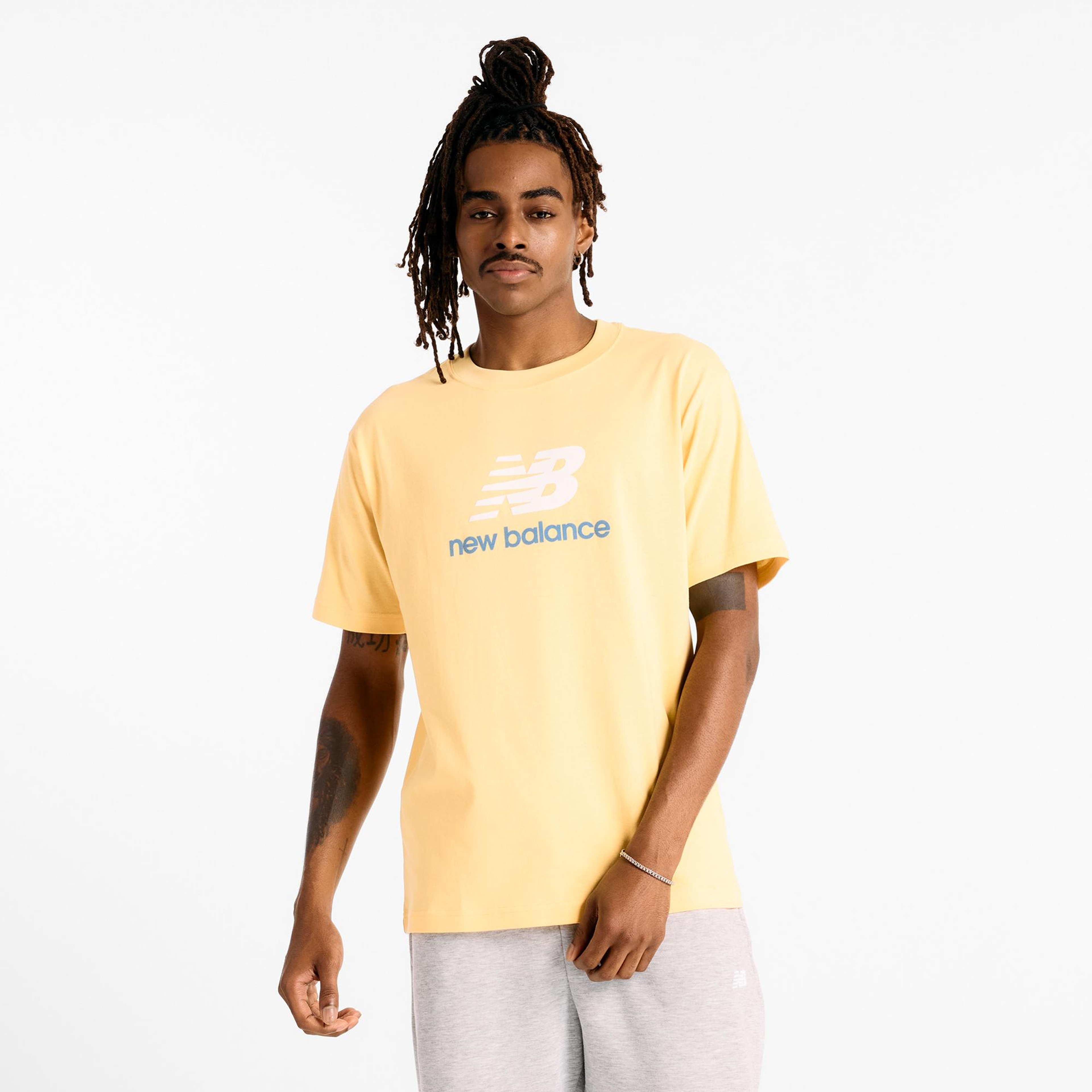New Balance Athletics Logo Erkek Sarı T-Shirt