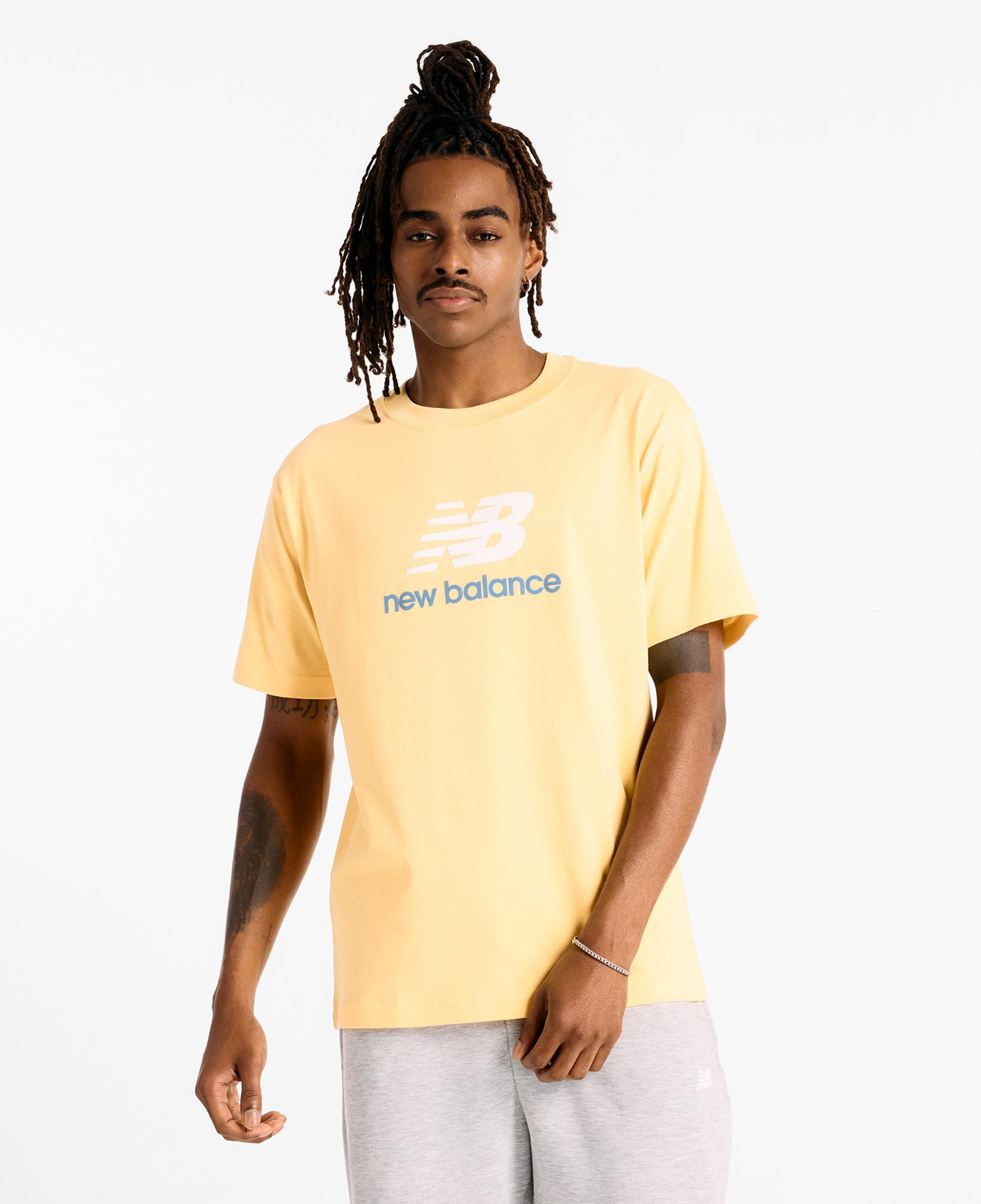New Balance Athletics Logo Erkek Sarı T-Shirt