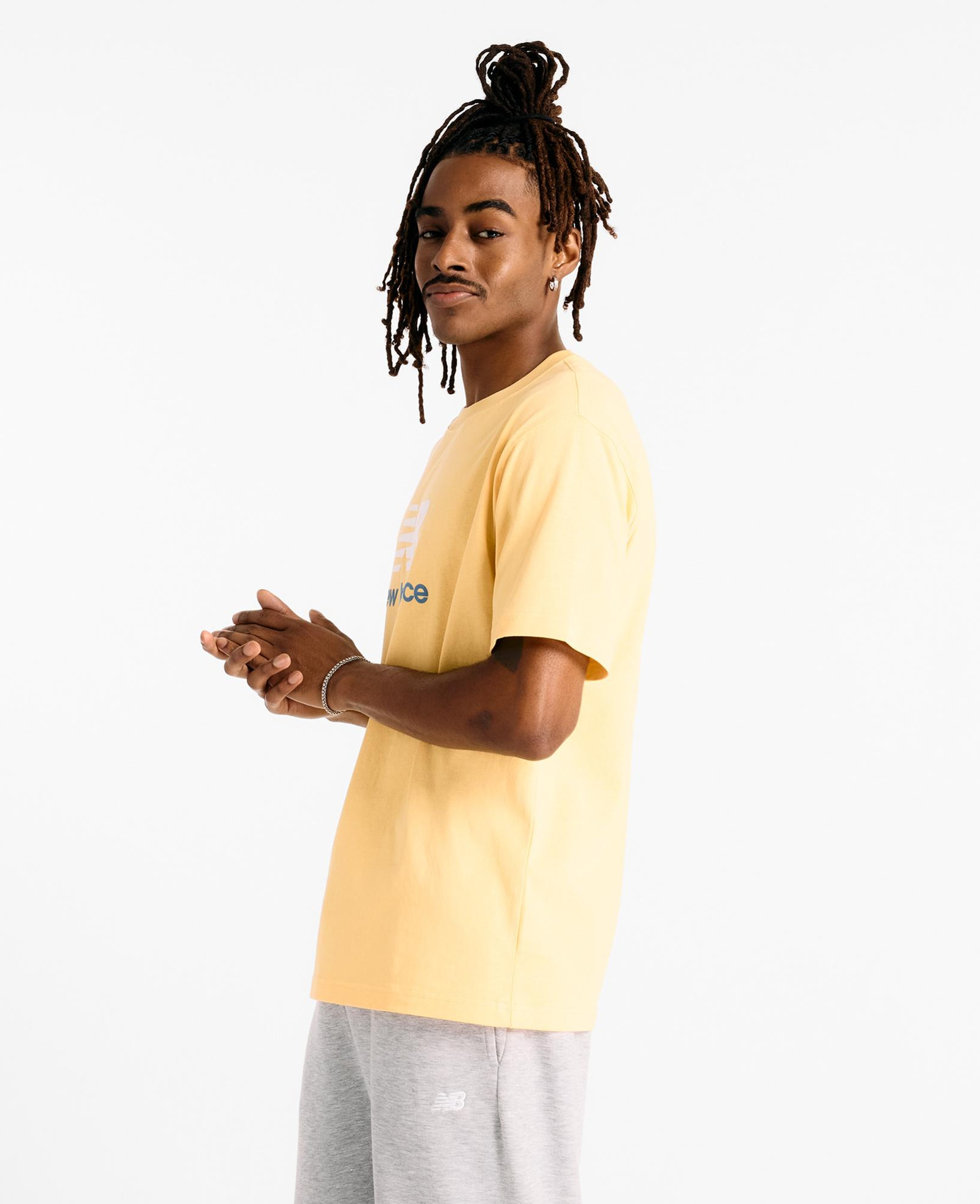 New Balance Athletics Logo Erkek Sarı T-Shirt