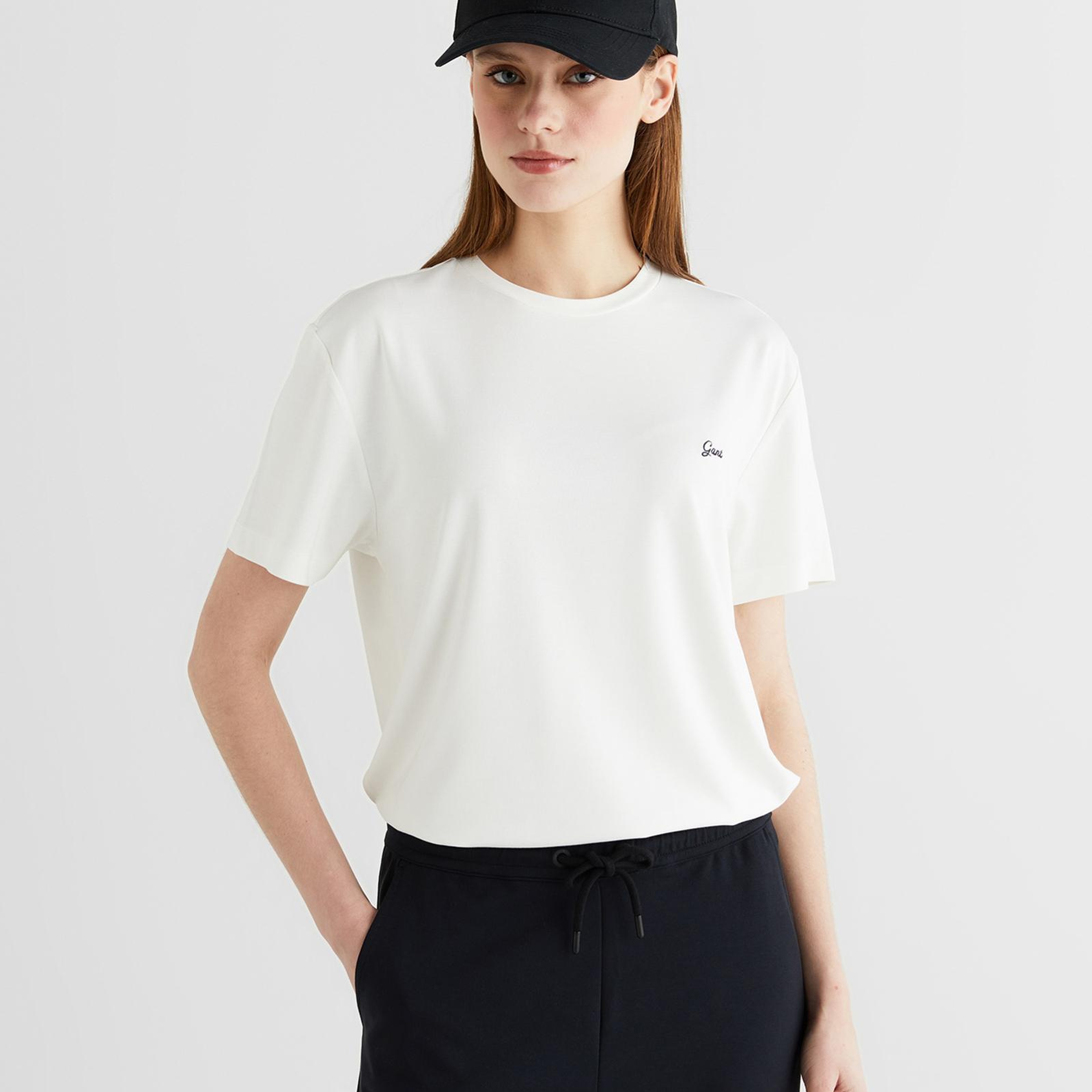 GANT Kadın Beyaz Bisiklet Yaka Regular Fit T-Shirt