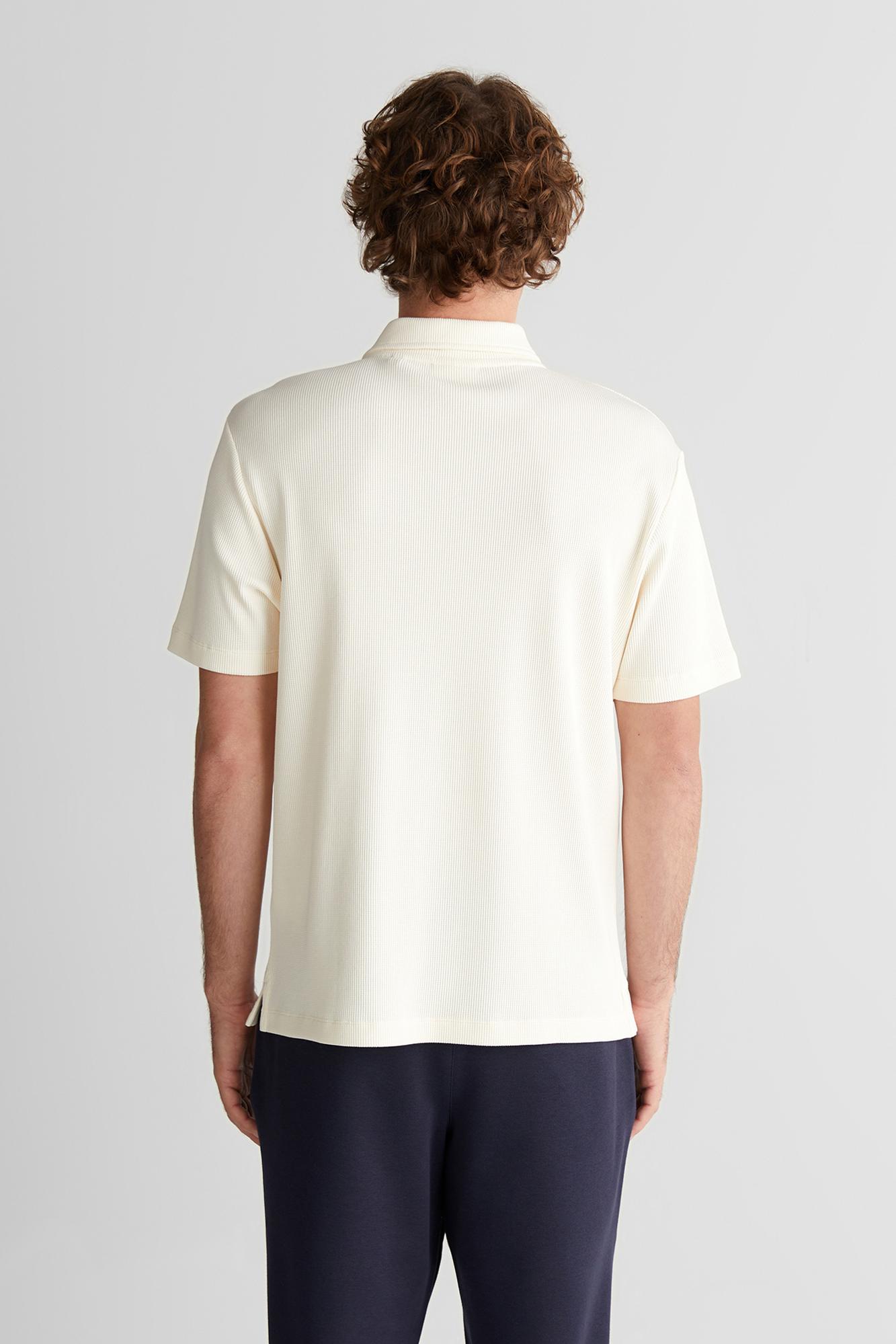 GANT Erkek Krem Relaxed Fit Yarım Fermuarlı Logolu Polo Yaka T-Shirt