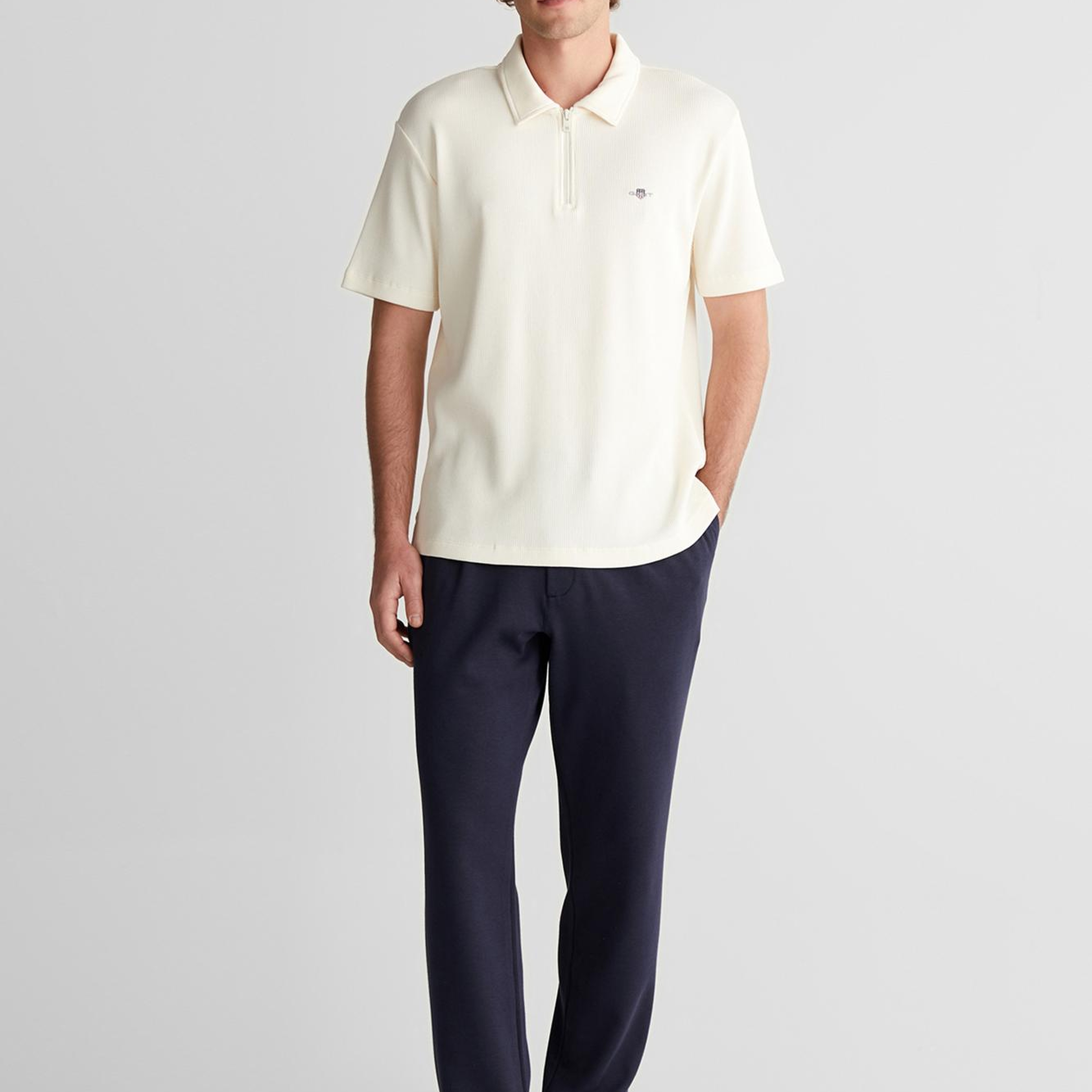 GANT Erkek Krem Relaxed Fit Yarım Fermuarlı Logolu Polo Yaka T-Shirt