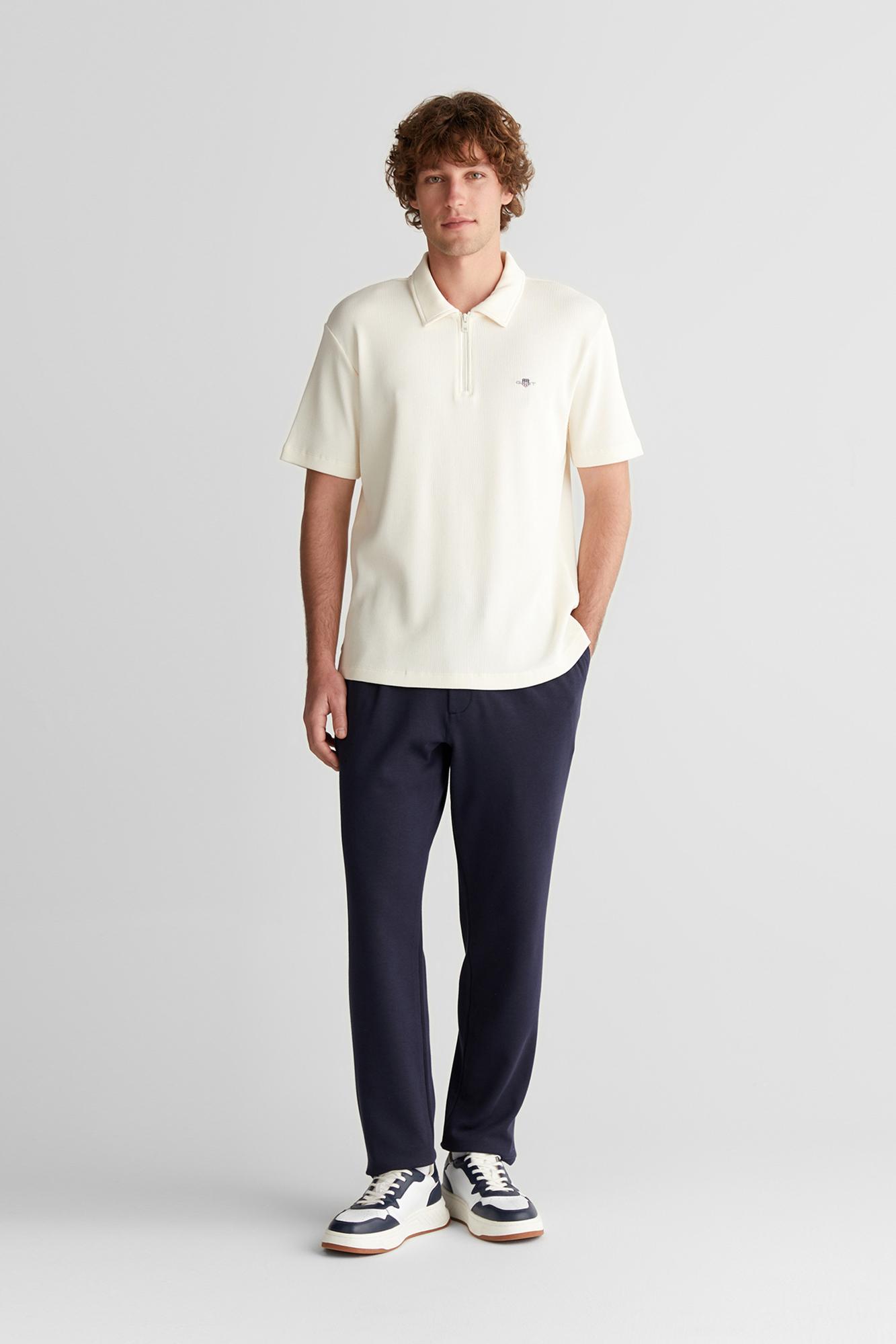 GANT Erkek Krem Relaxed Fit Yarım Fermuarlı Logolu Polo Yaka T-Shirt