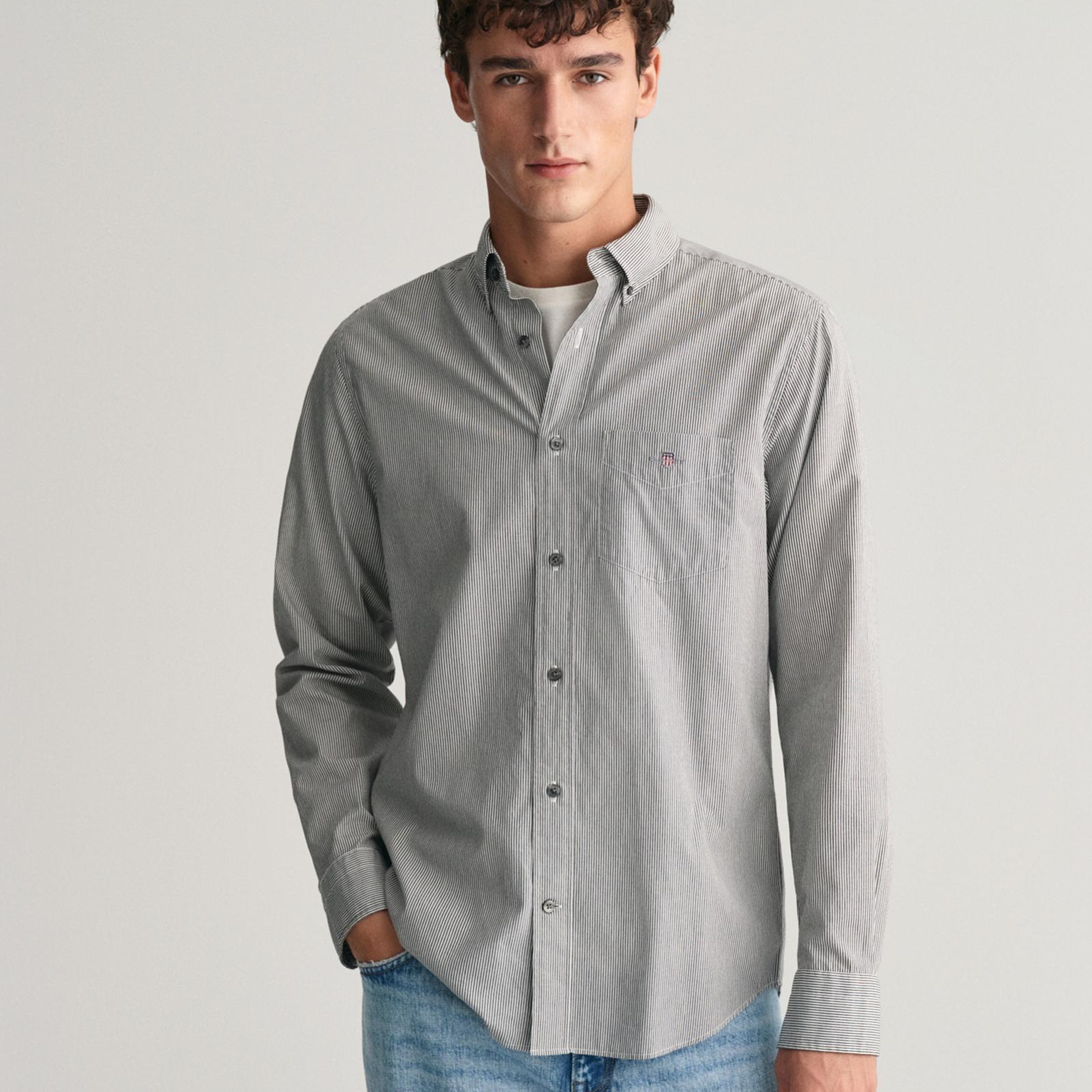 GANT Erkek Siyah Regular Fit Düğmeli Yaka Çizgili Gömlek